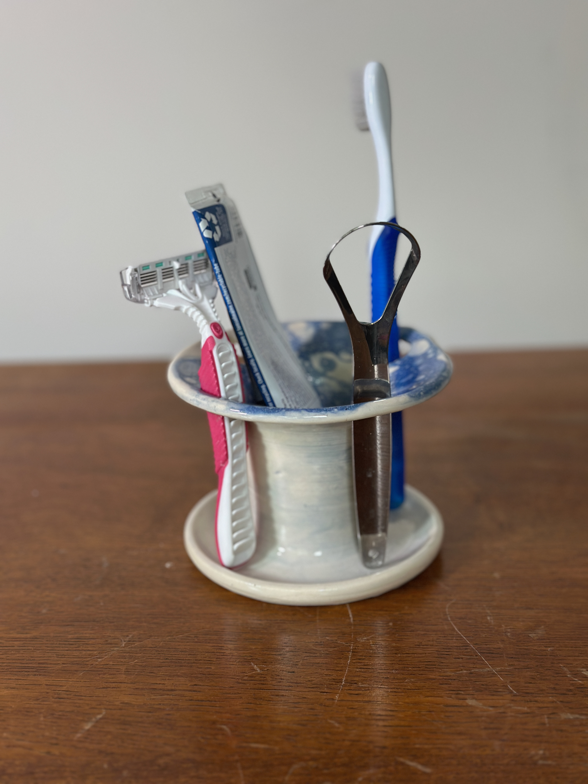 toothbrush/paintbrush holder