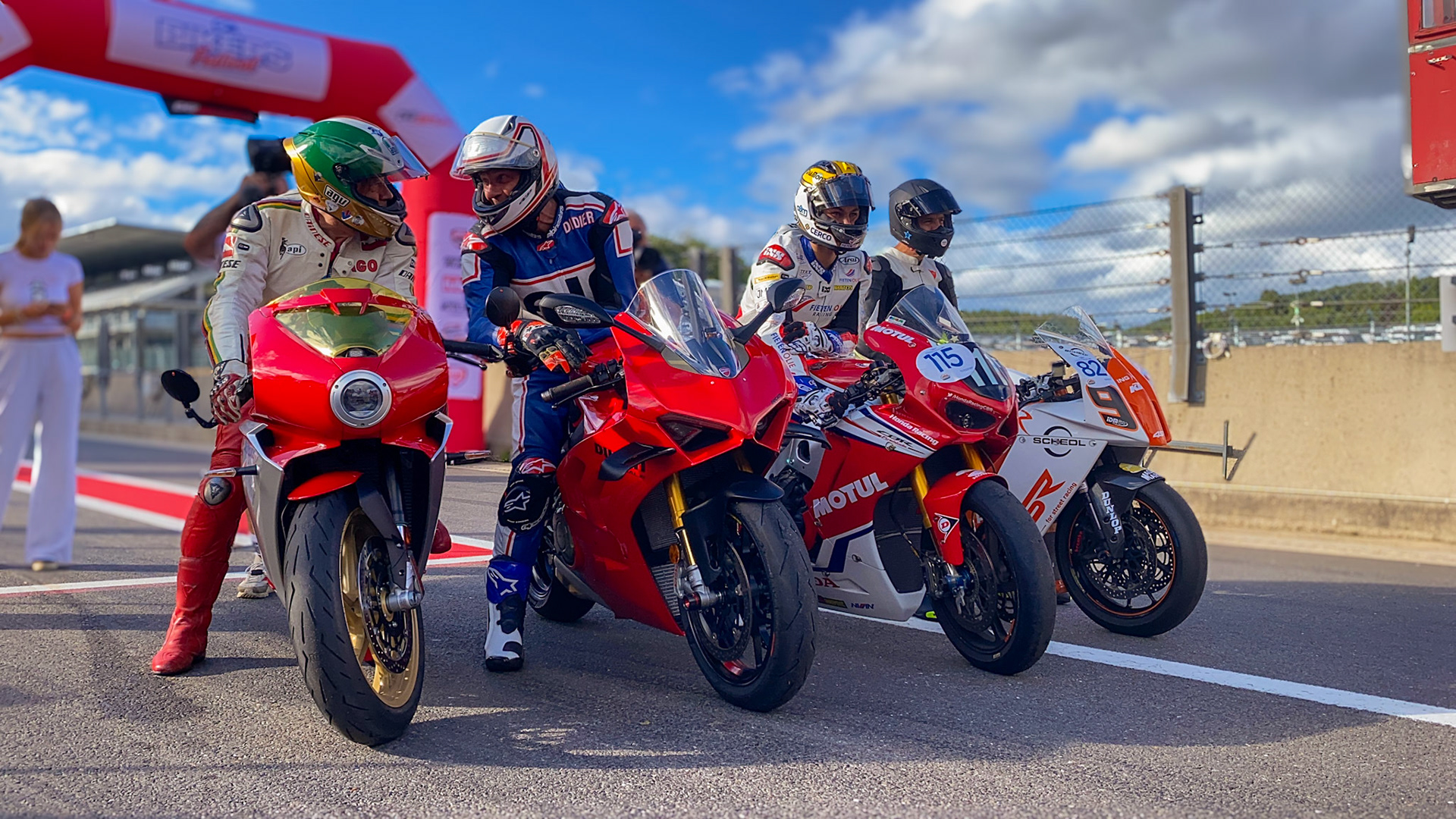 Giacomo Agostini with Didier de Radiguès and other pilots