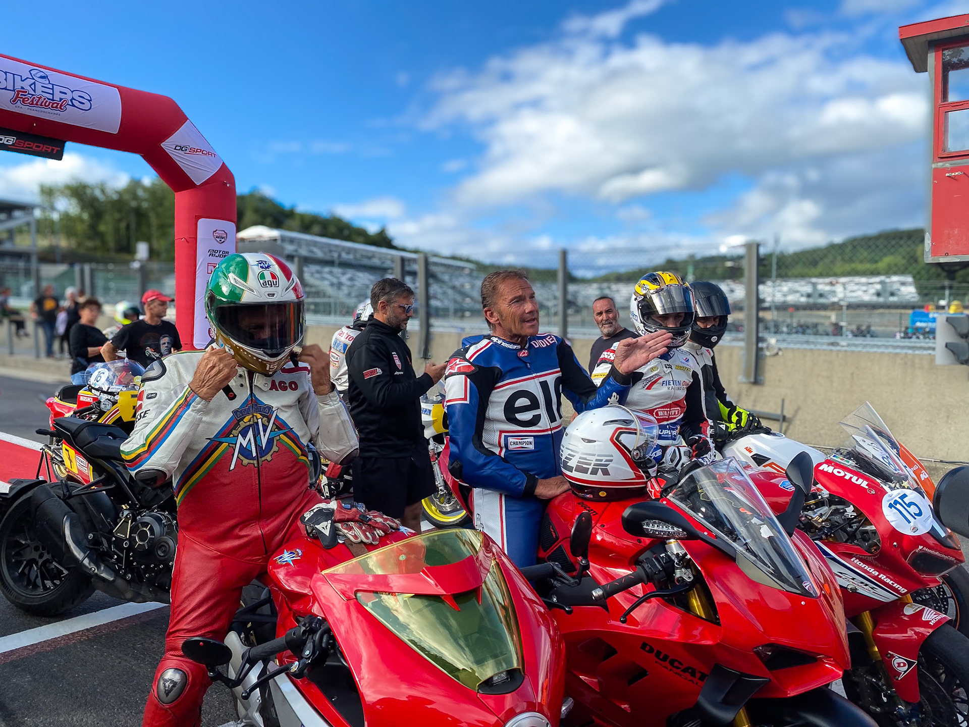 Giacomo Agostini with Didier de Radiguès
