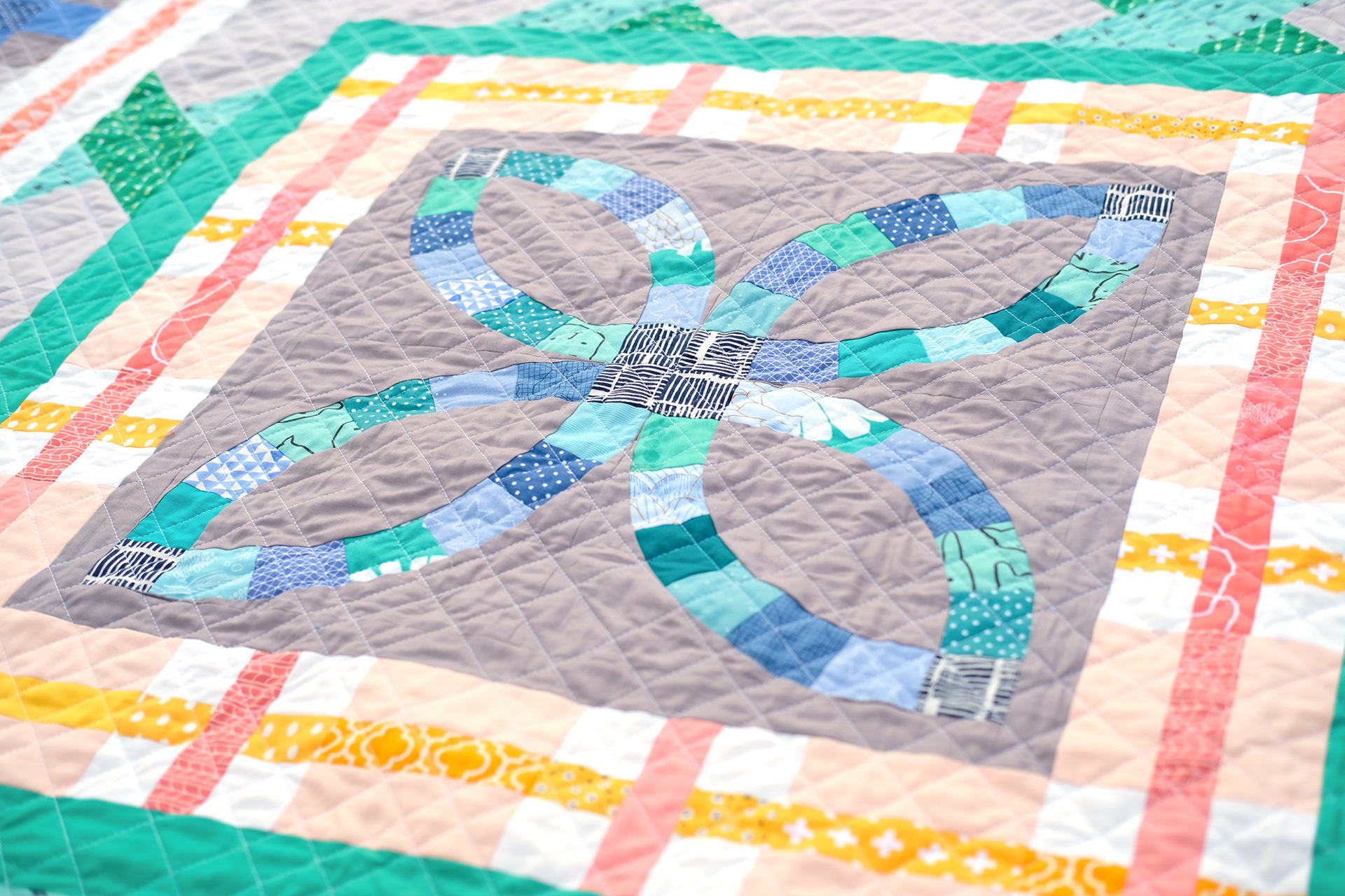 Springtime Medallion Quilt - Kitchen Table Quilting