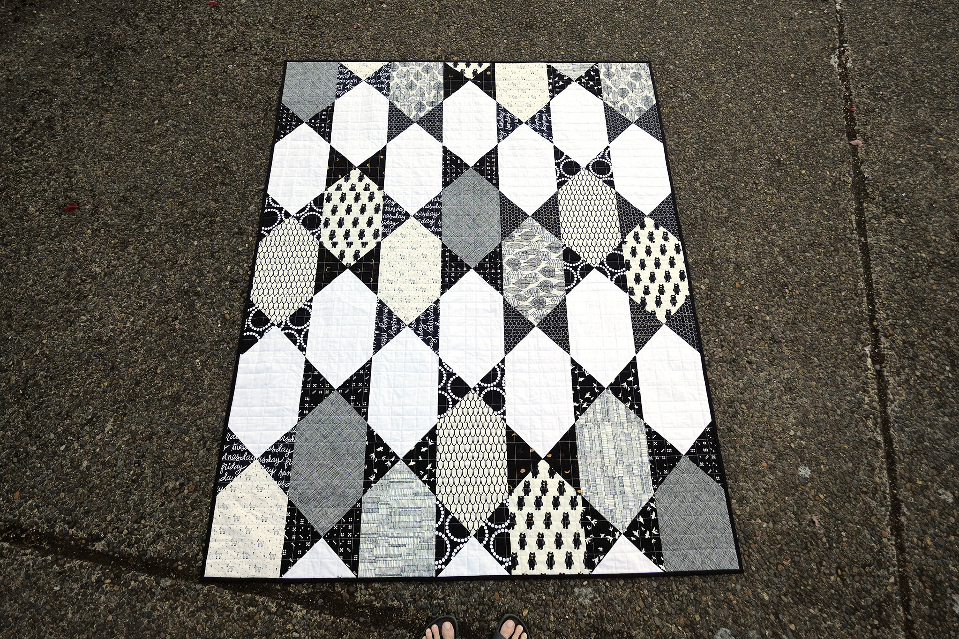 A Black and White Abigail Quilt - Kitchen Table Quilting