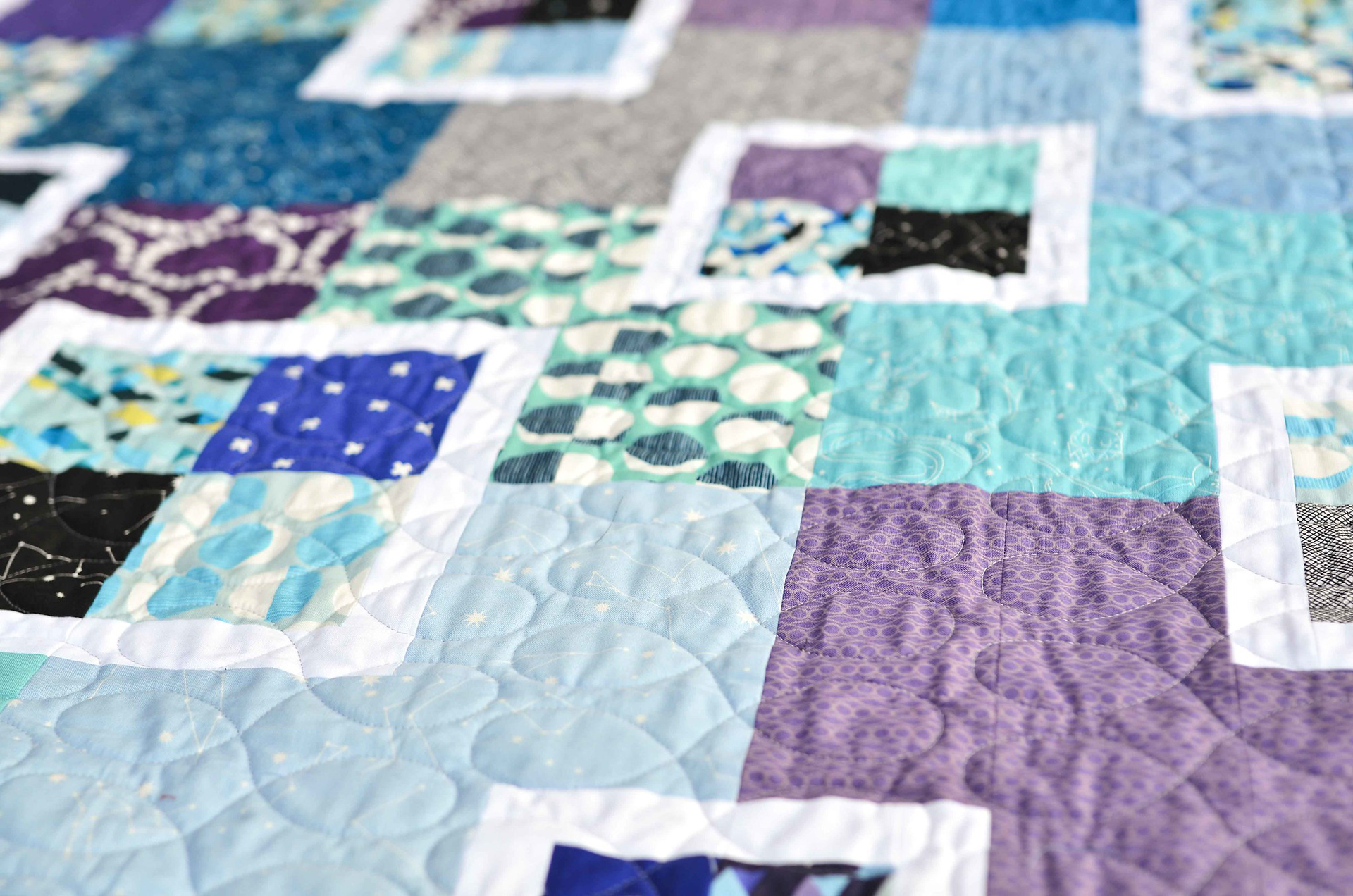 Lizzy House Flora Quilt - Kitchen Table Quilting