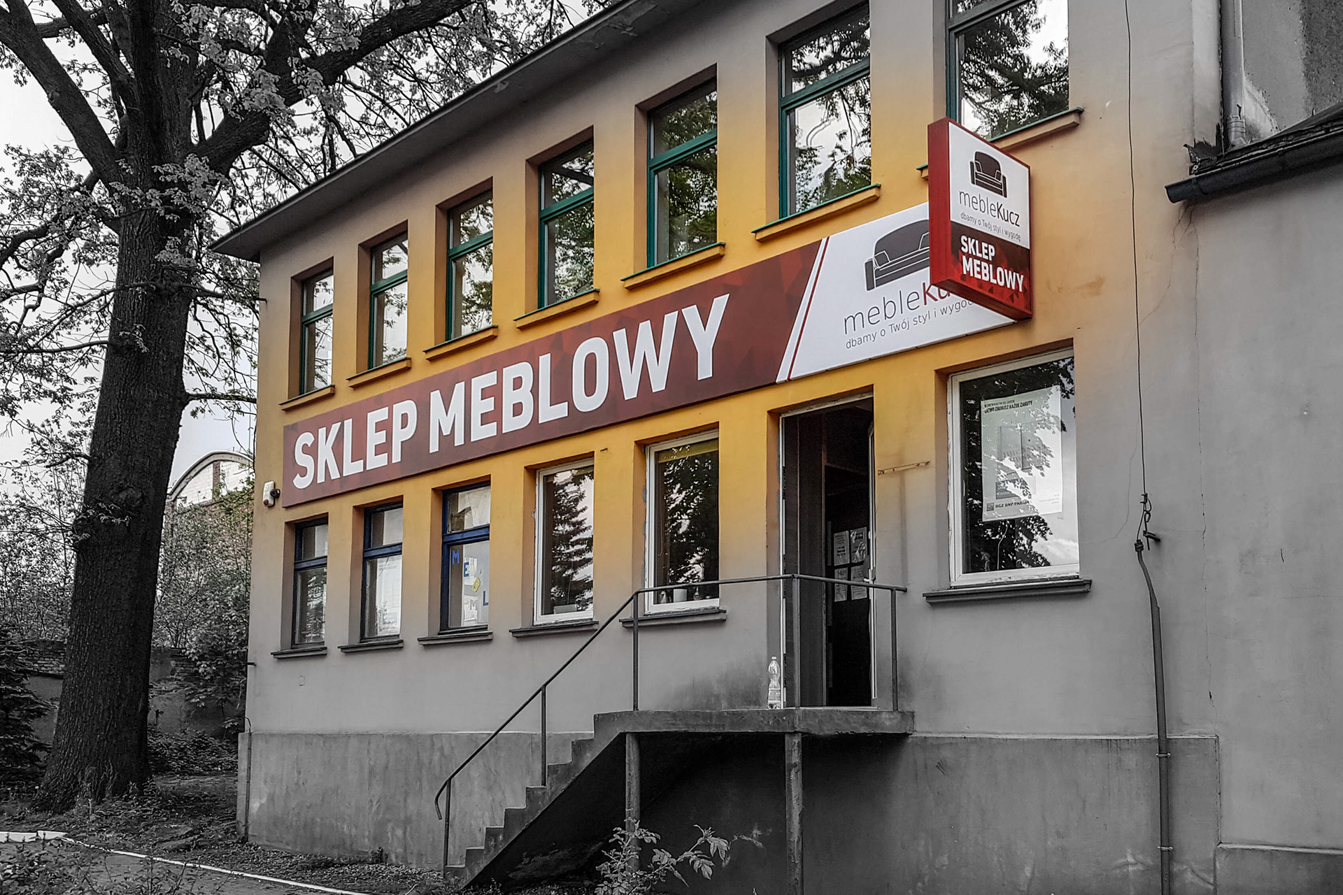 kaseton podświetlany LED na profilach aluminiowych i baner reklamowy