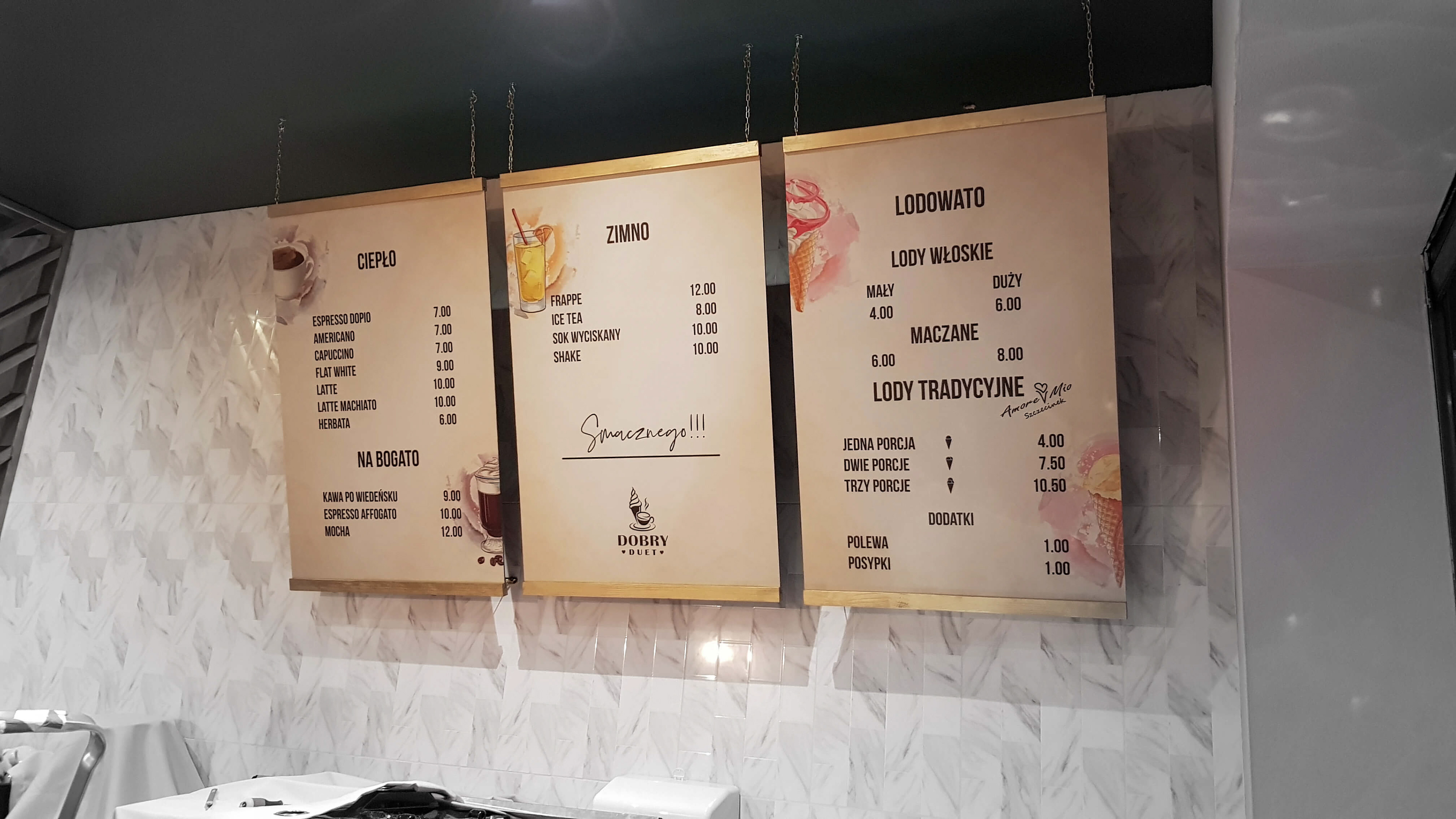 menu z płyt dibond oklejone folią z laminatem