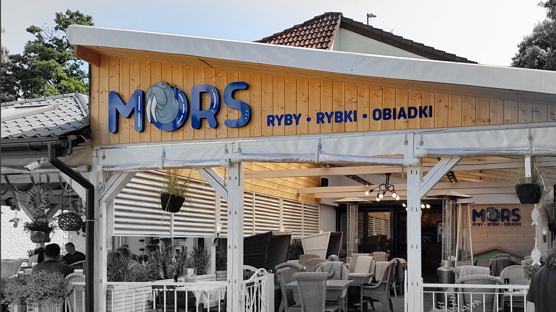 litery przestrzenne z licem z płyty dibond i grafiką z folii oraz litery z plexi