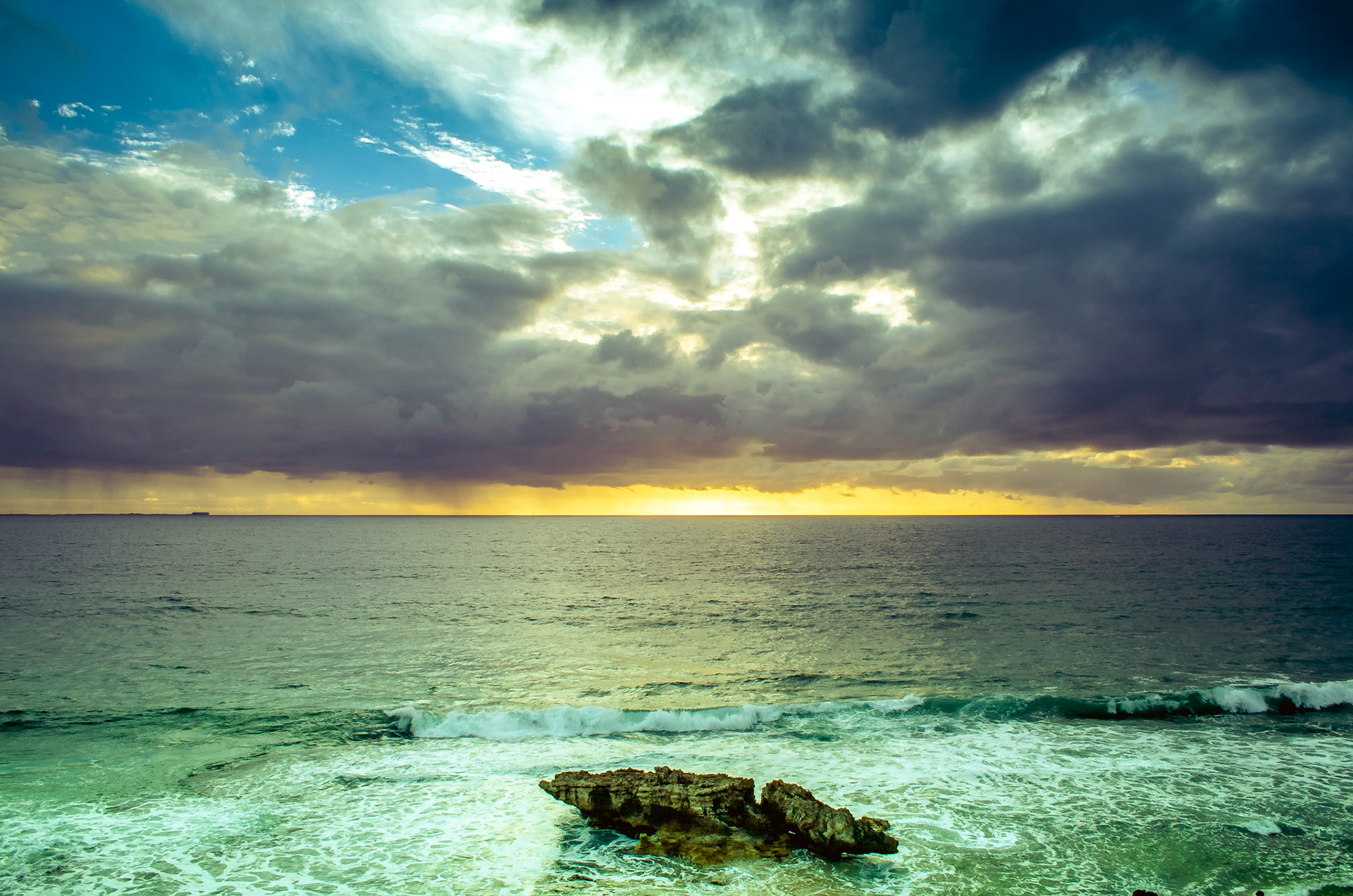 Sun down at Trigg Beach