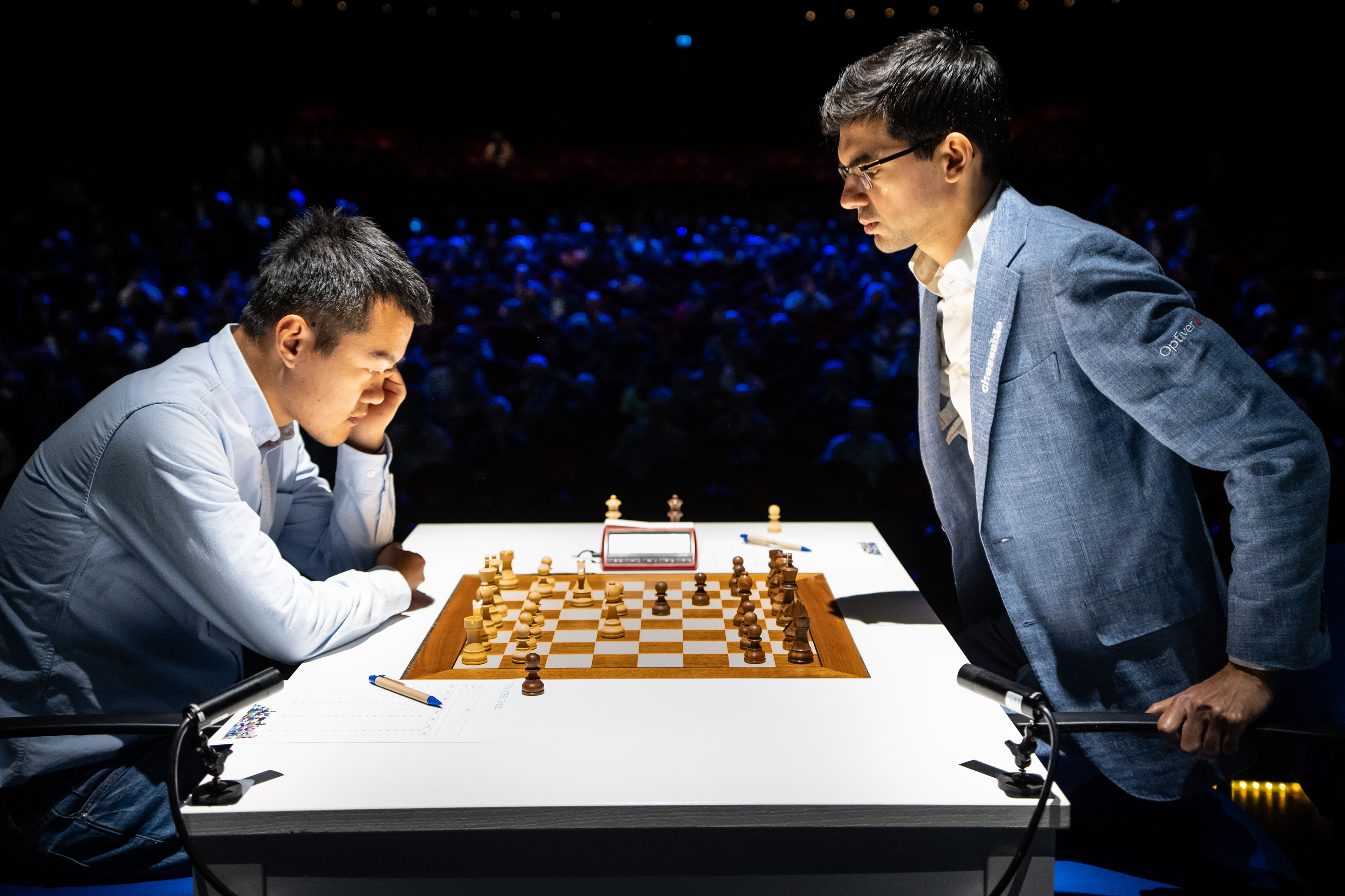 Schakers Anish Giri (R) en Ding Liren tijdens het Tata Steel Masters schaaktoernooi. De negende speelronde van het schaaktoernooi speelde zich af in het AFAS Circustheater. Normaal is Dorpshuis de Moriaan in Wijk aan Zee het strijdtoneel voor de grootmeesters. ANP KJELL HOEXUM