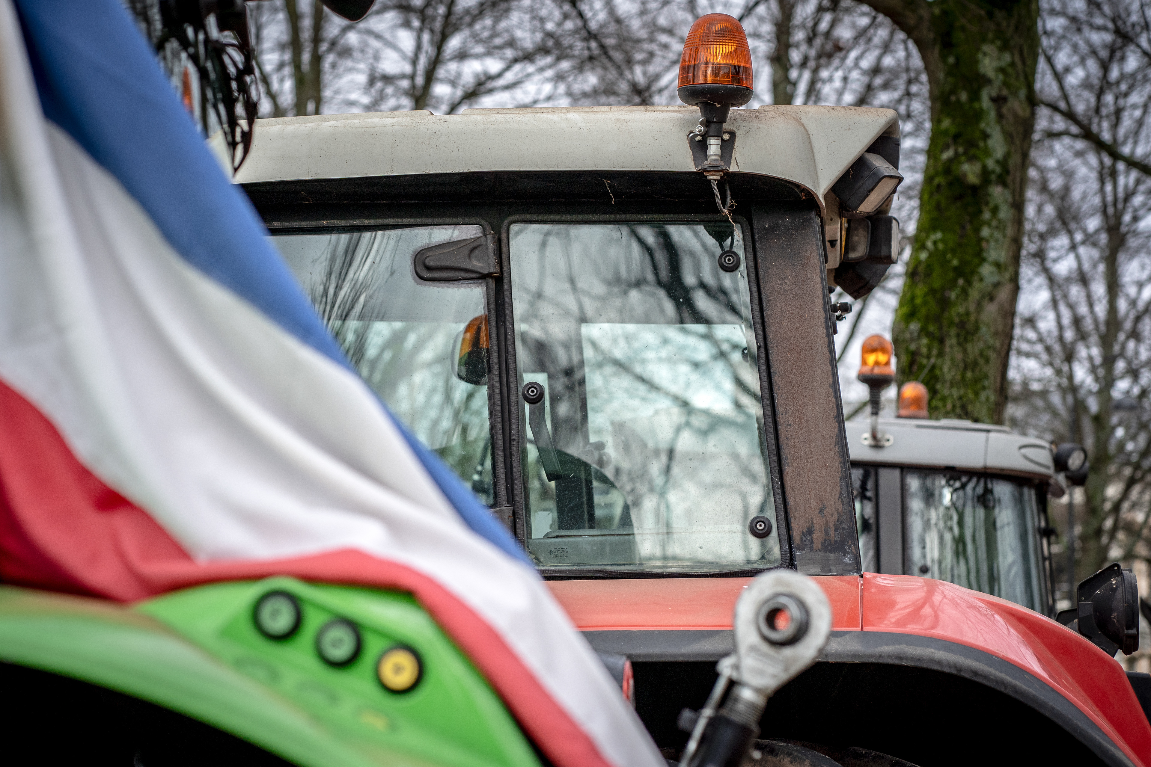 Een groep boeren heeft zich verzameld voor het provinciehuis. Zij hadden een petitie opgesteld met hun zorgen en eisen die zij specifiek in Noord-Holland geregeld willen zien. ANP KJELL HOEXUM