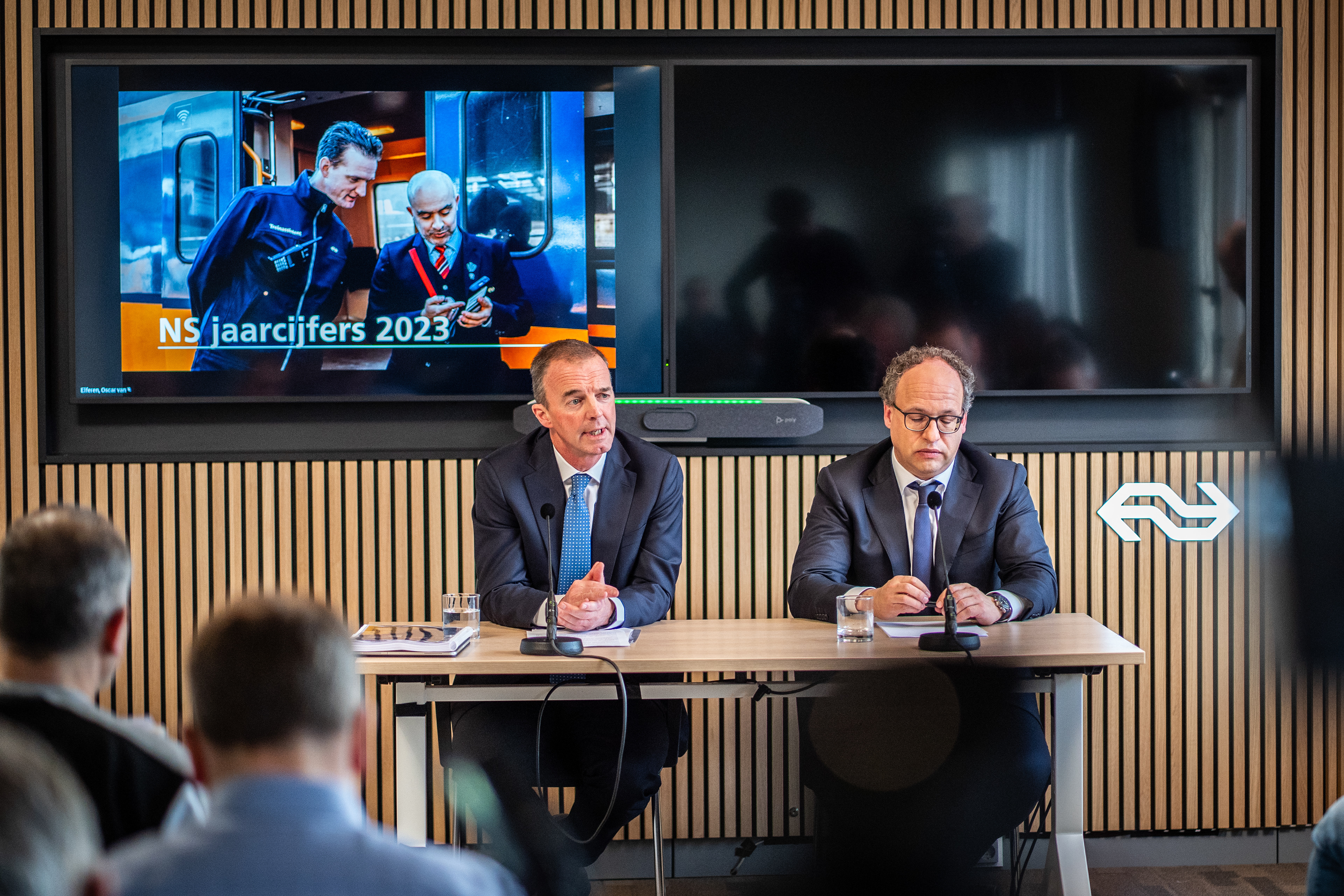 AMSTERDAM - Directeur Wouter Koolmees praat met journalisten na afloop van de presentatie van de jaarcijfers van de Nederlandse Spoorwegen (NS). ANP KJELL HOEXUM