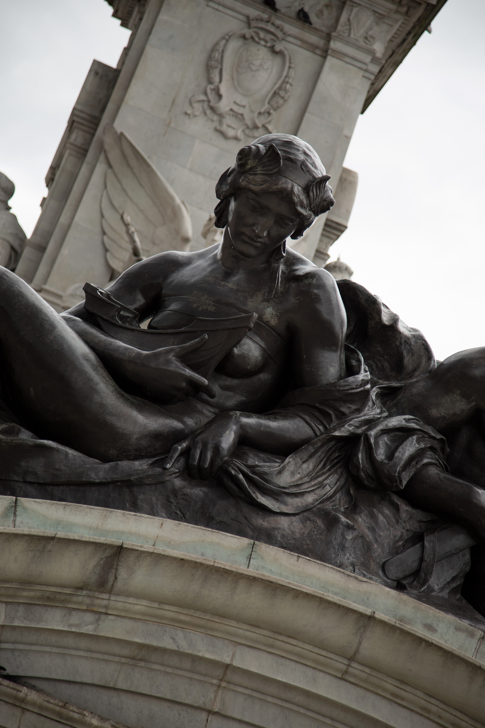 Statue vor dem Buckingham Palace
