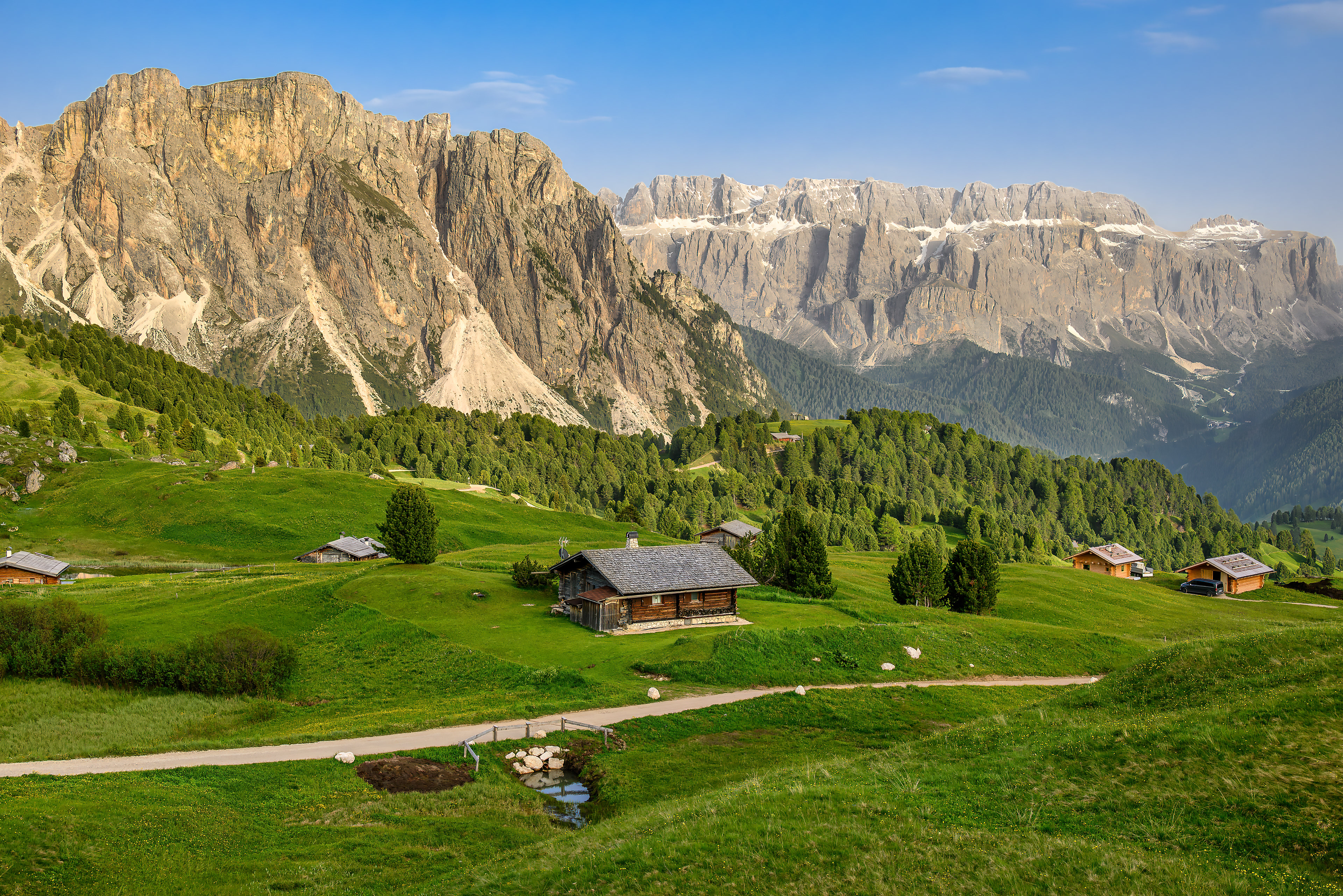 Woden cabins and rocky peaks