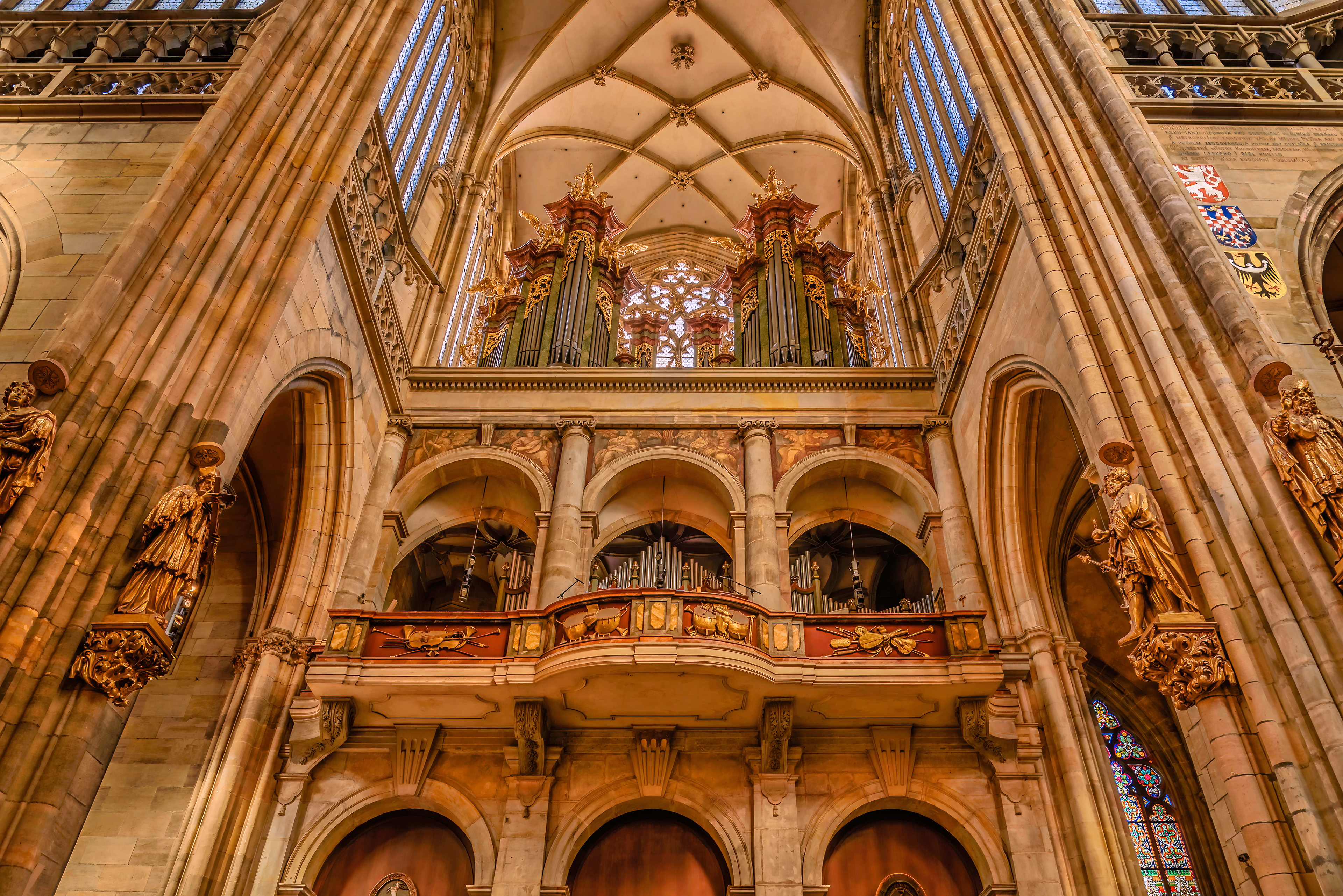 Pipe organ inside of the St. Vitus Cathedral