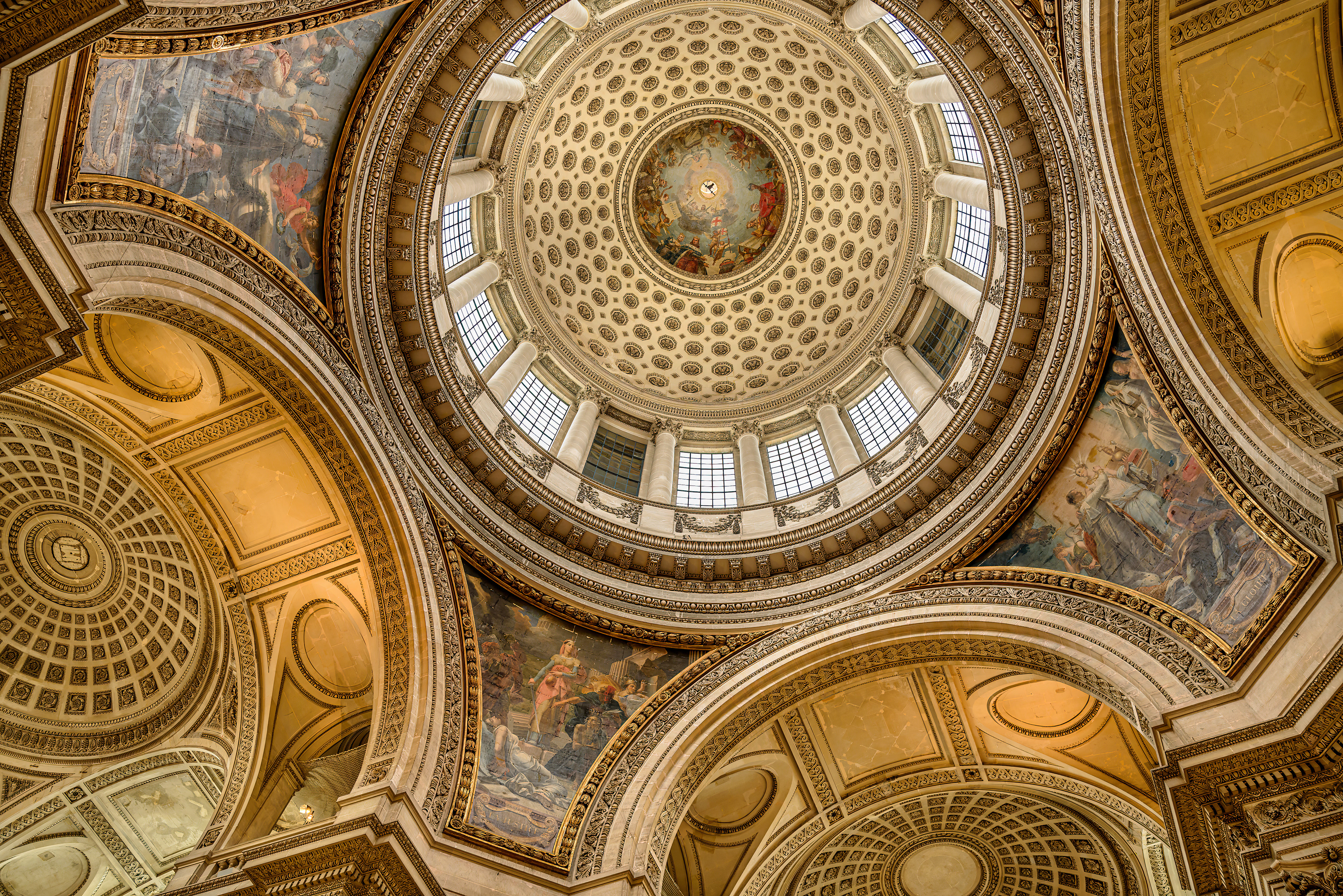 Panthéon, Paris Elegant symmetry and monumental scale beneath one of Paris's most celebrated domes.
