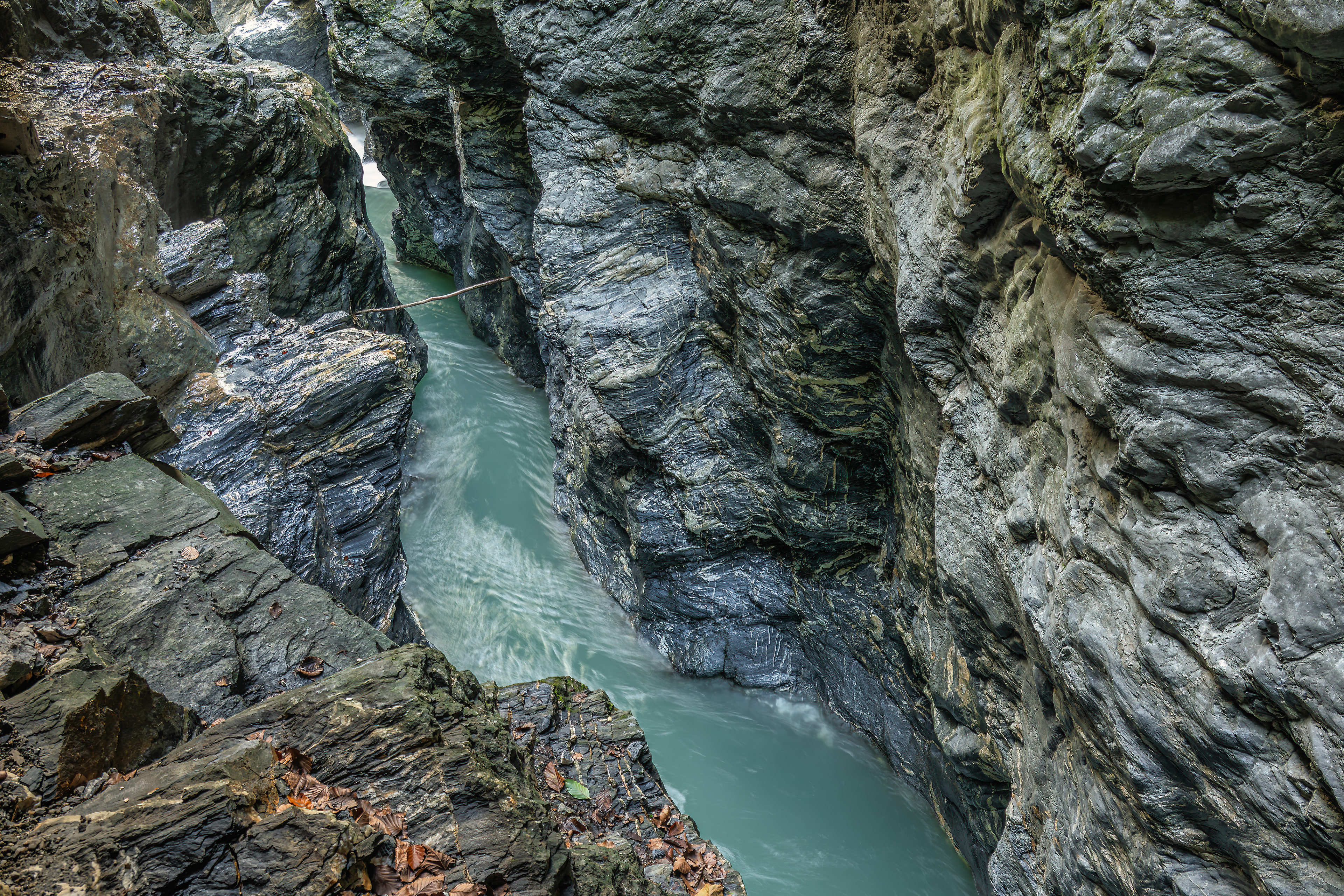 Into the Gorge