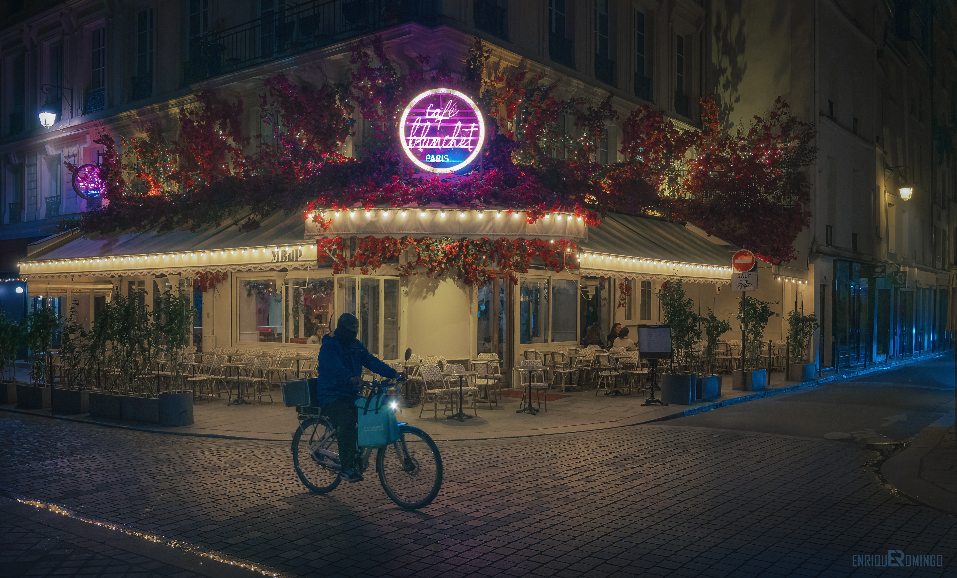café Blanchet, paris nocturno, fotografía cinematográfica