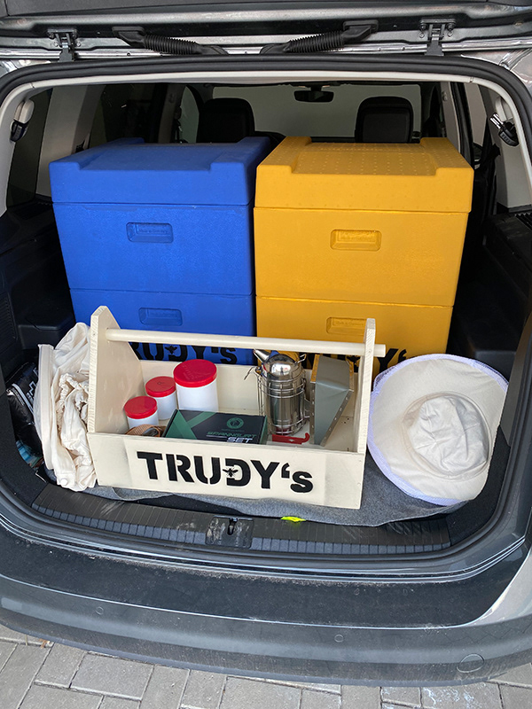 TRUDY's Beuten im Auto verstaut ;-)