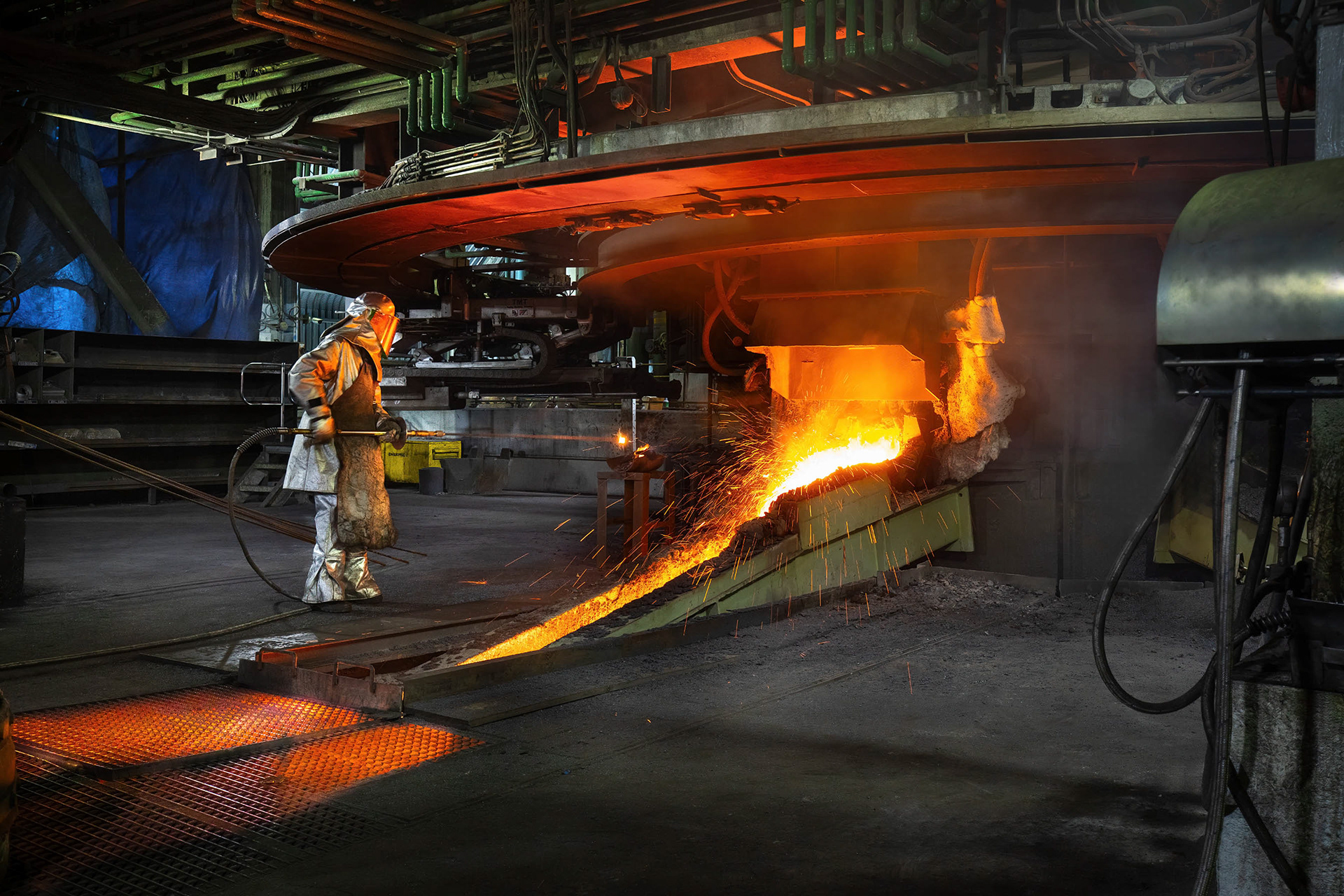 Matte tapping at smelter