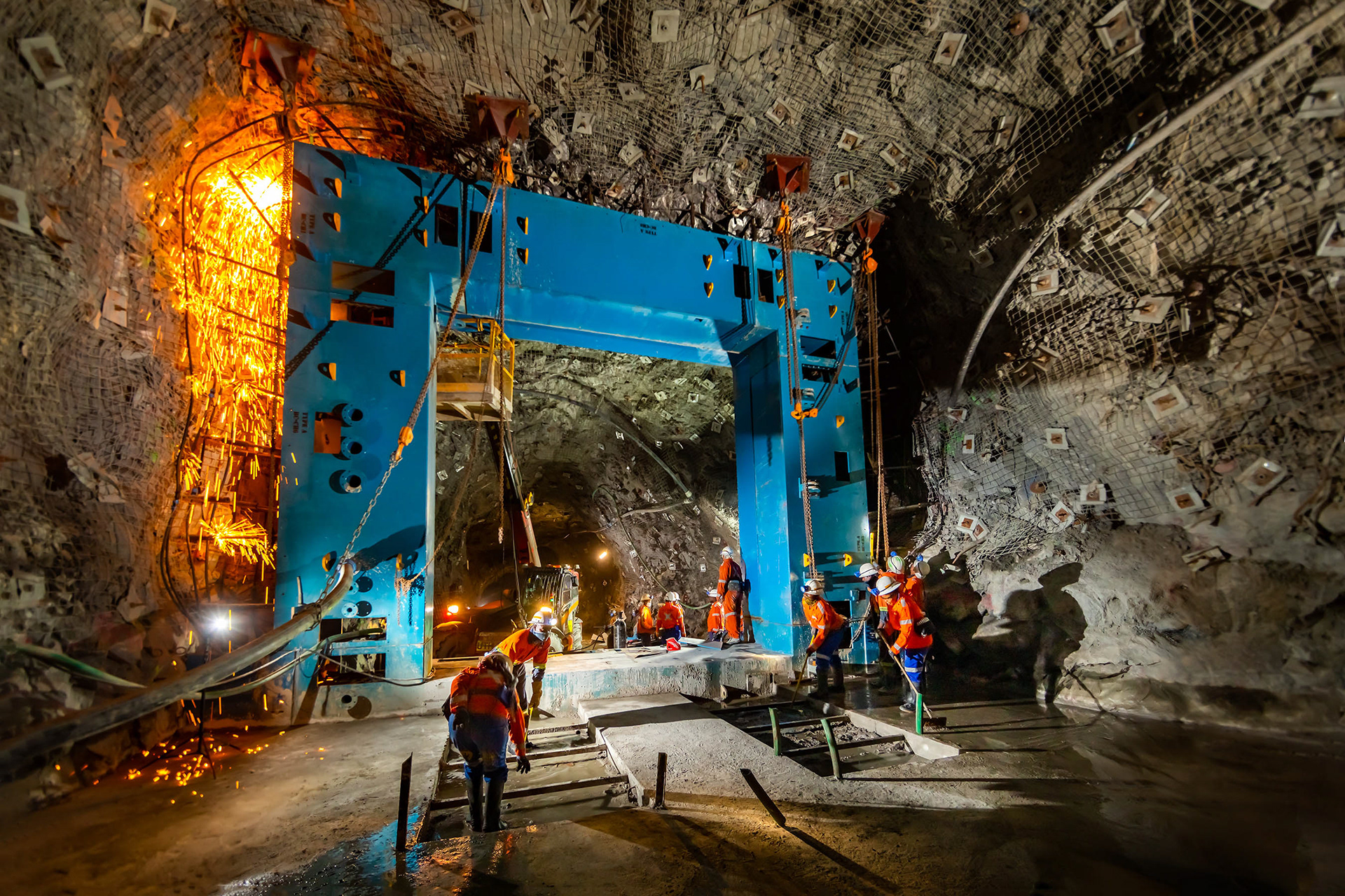 Bulk head door construction underground