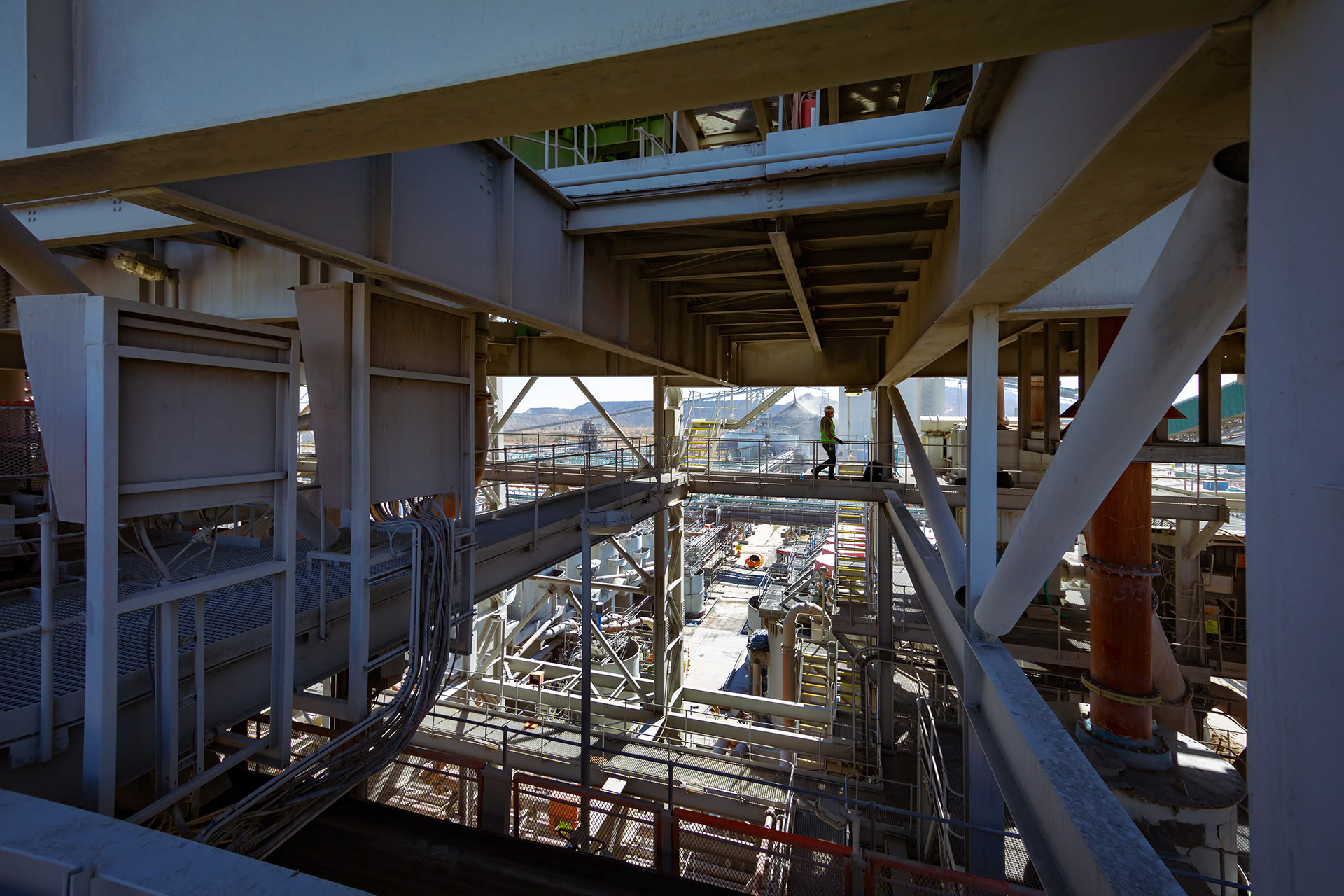 Support structure for platinum mills