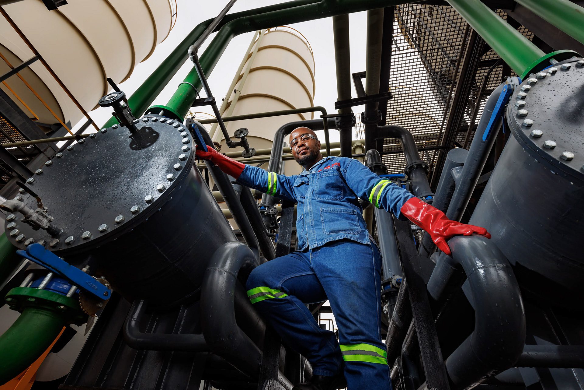 Explosive distribution facility 