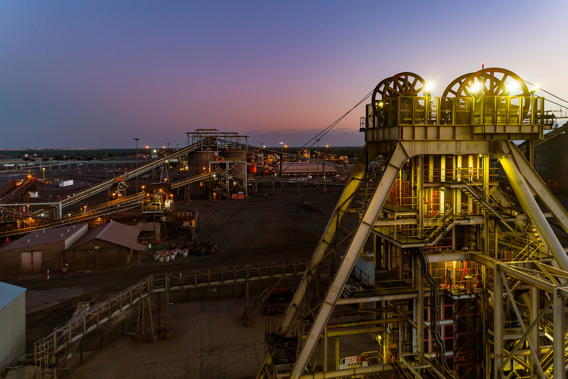 Manganese mine headgear