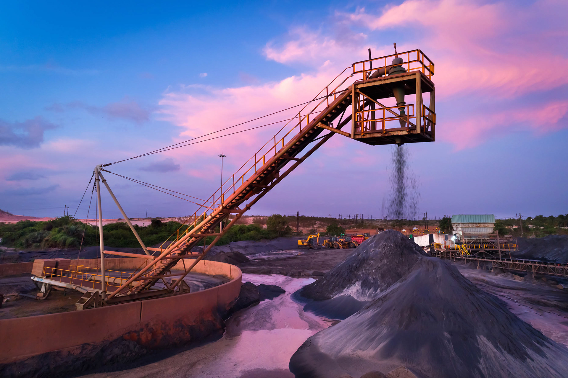 Heavy mineral concentrator plant