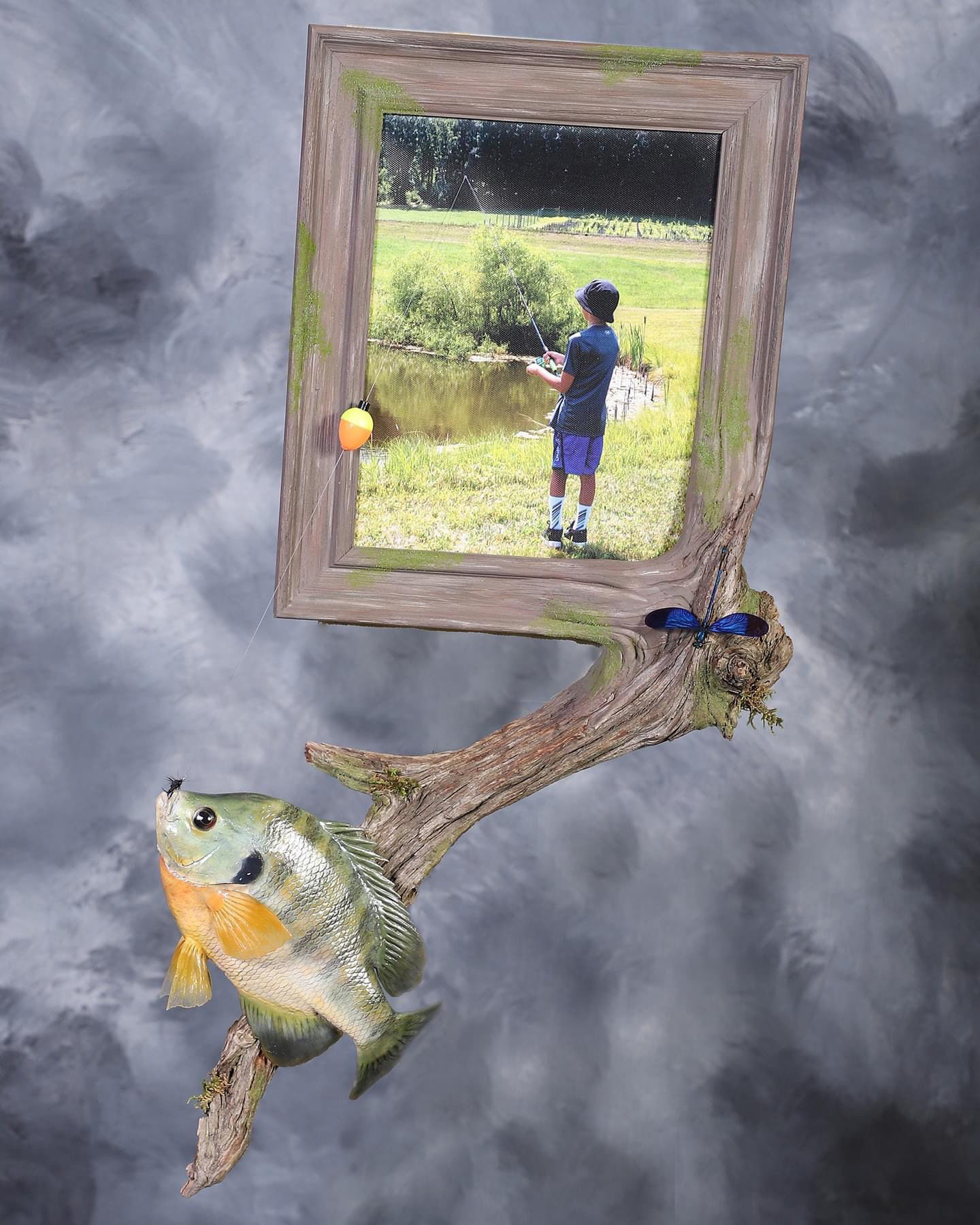 This piece has one of my custom made "tree branch" frames