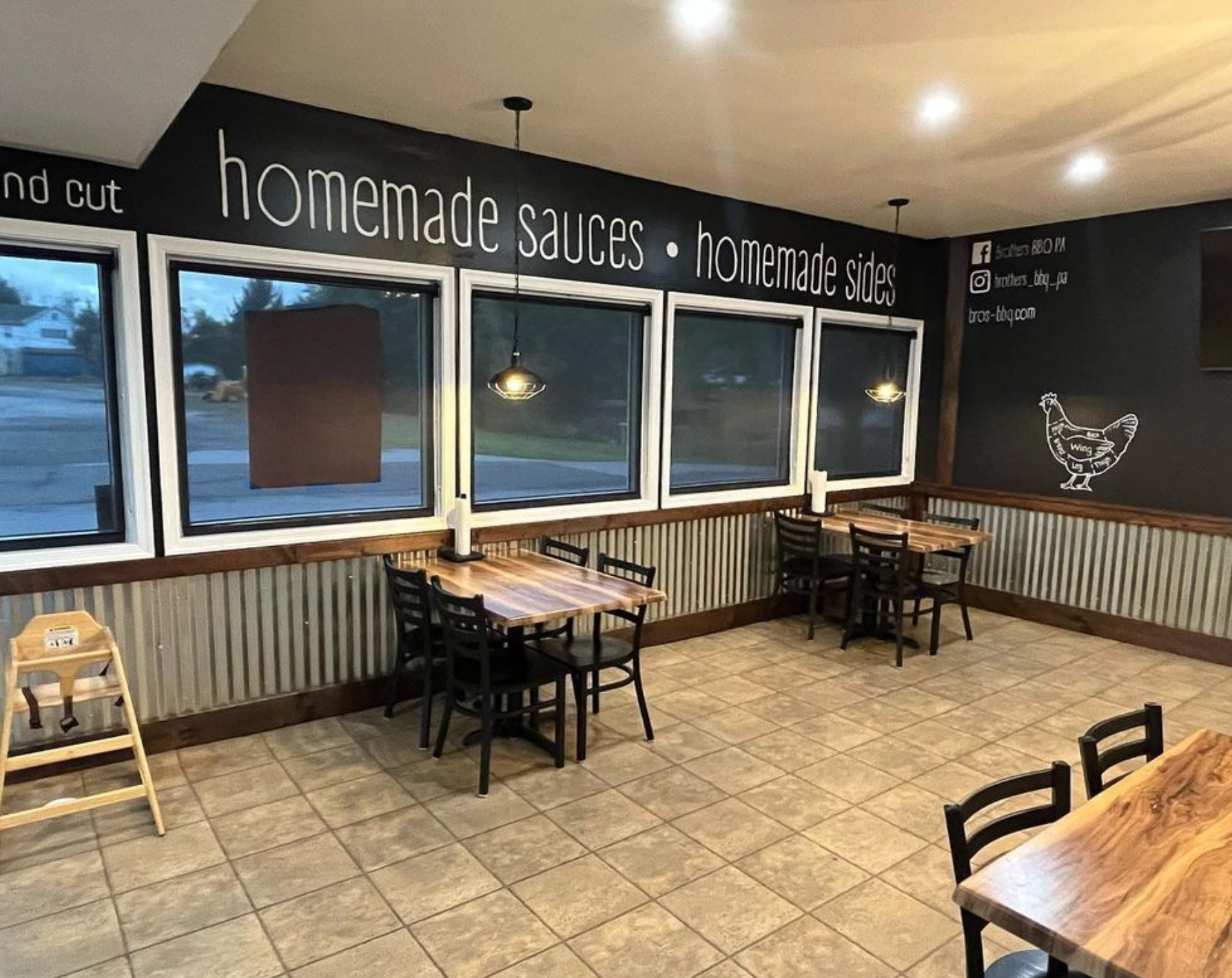 There was too much natural sunlight coming in, so we decided to get custom shades and new table lighting to give the dining room a nice atmosphere.