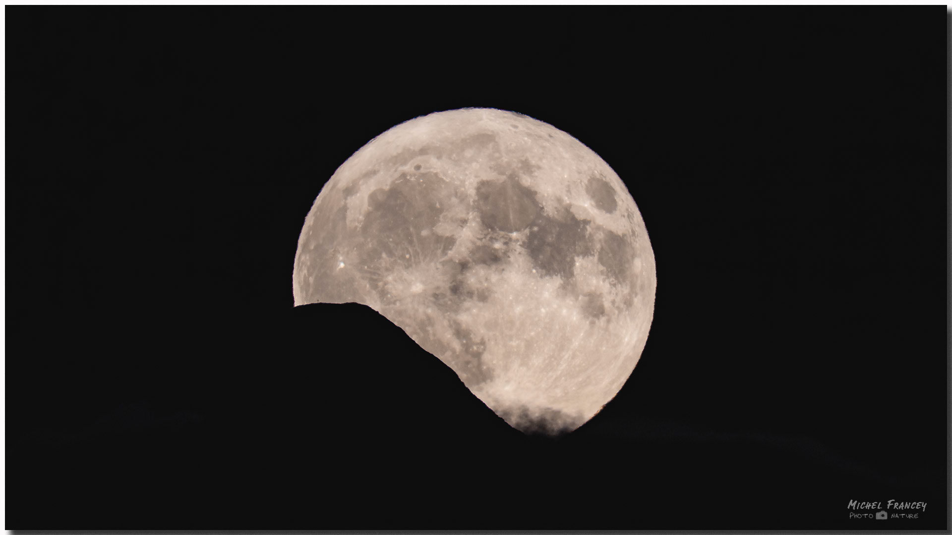 Pleine lune derrière la dent de Follièran
