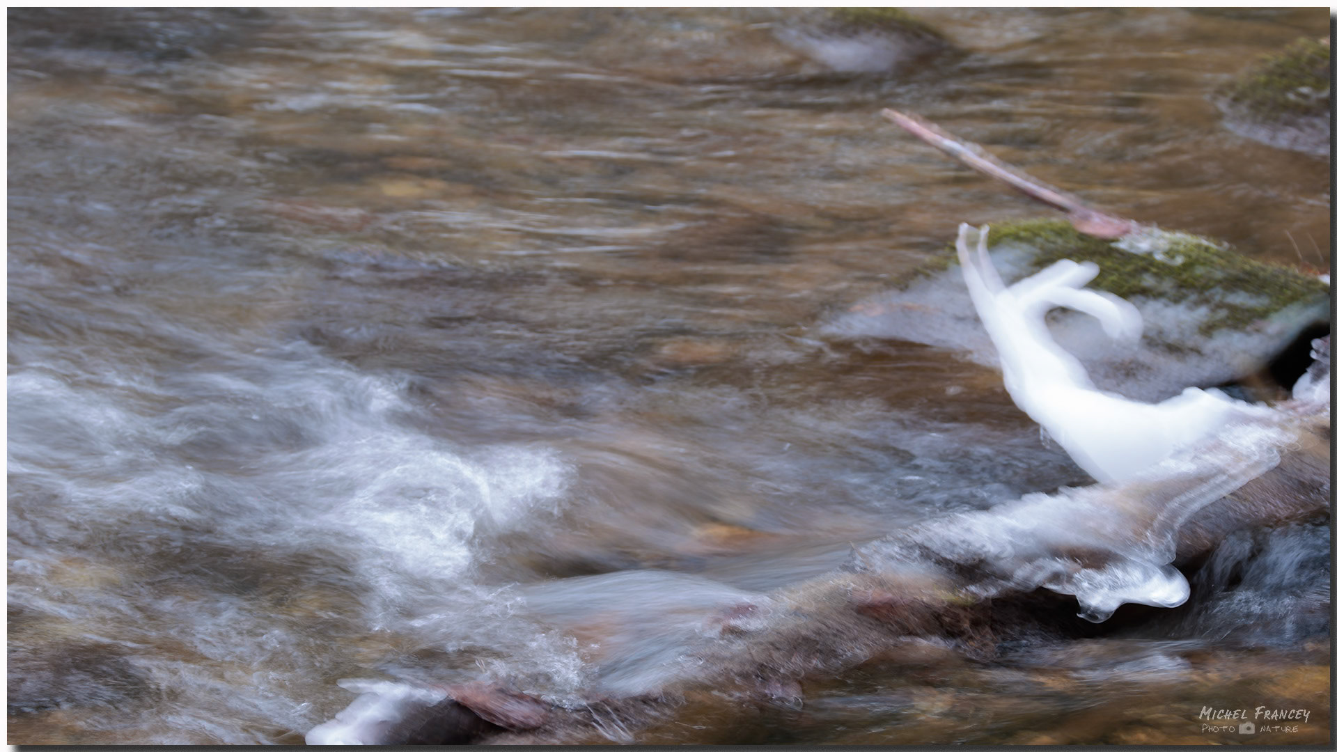 Torrent en hiver