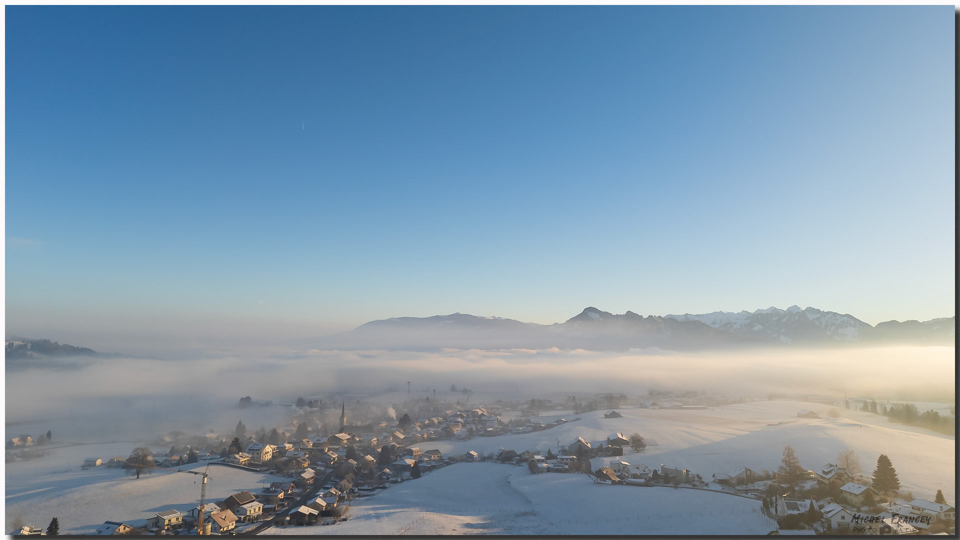 Brume au coucher de soleil