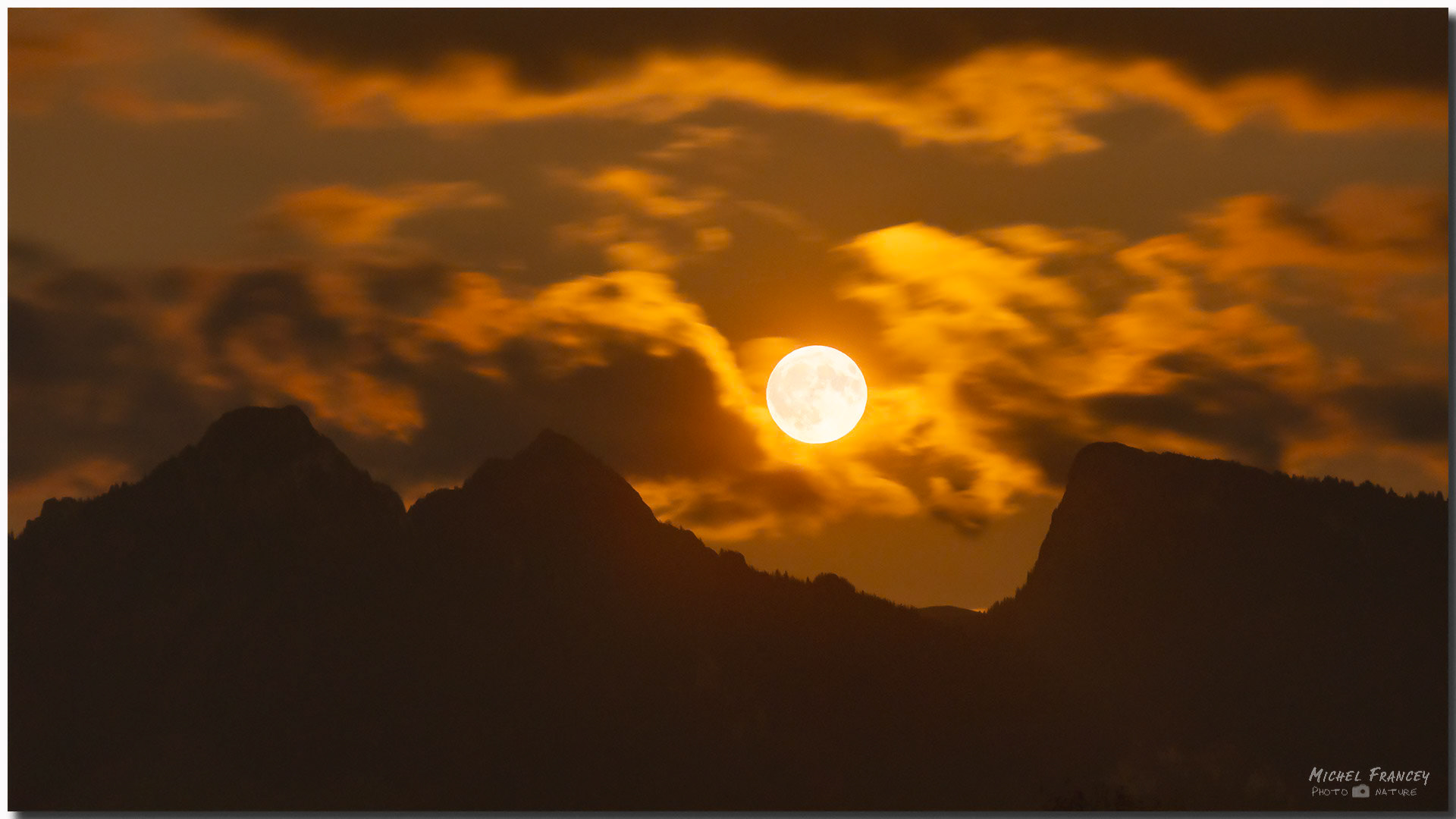 Lever de pleine lune avec dents de Broc, du Chamois et du Burgoz