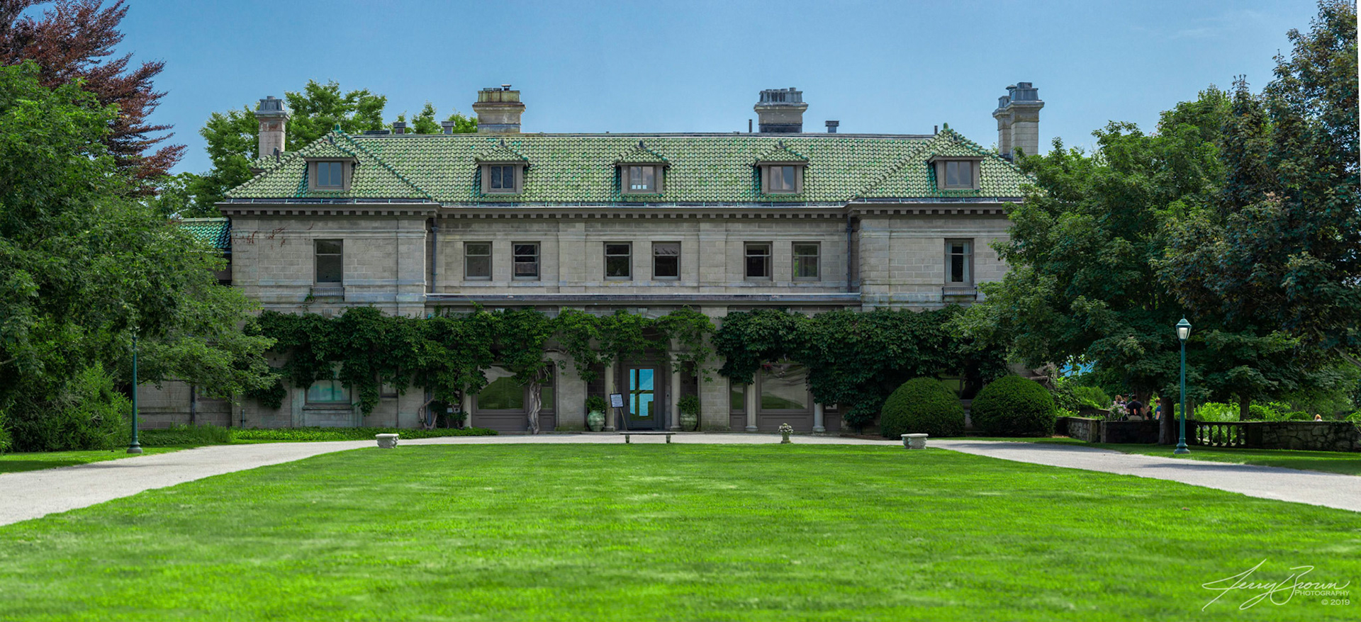 Harkness Mansion : Waterford, CT