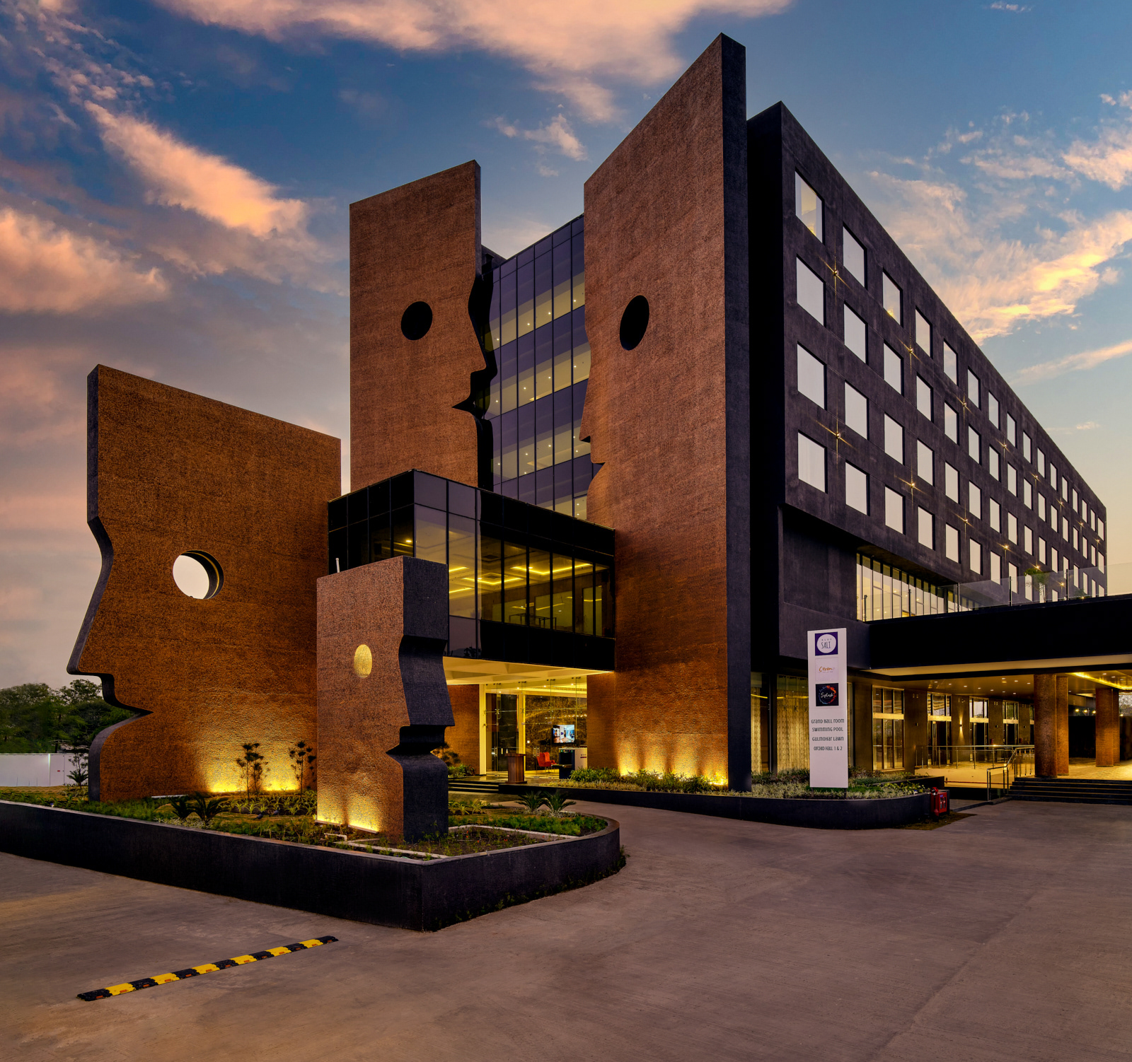 Essentia. Indore