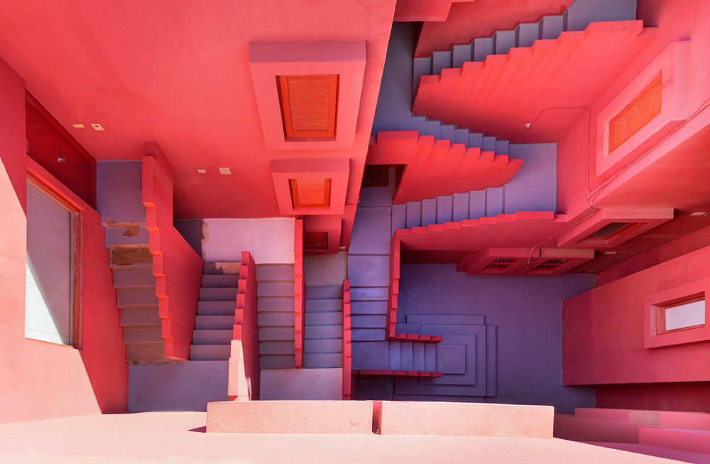 © Audrey Coatleven x Ricardo Bofill - La Muralla Roja l'escalier