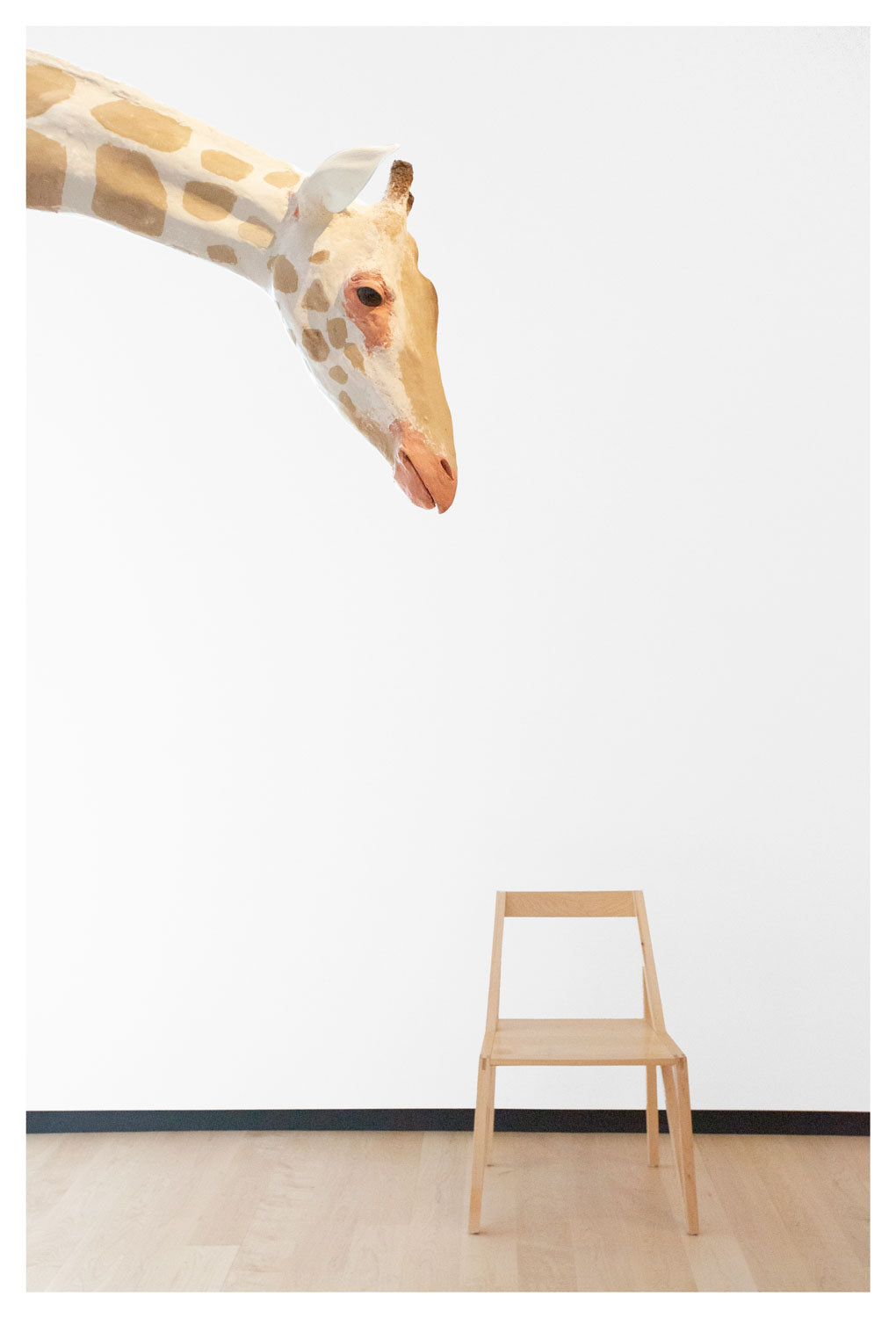 Girafe et chaise musée d'art contemporain Quebec