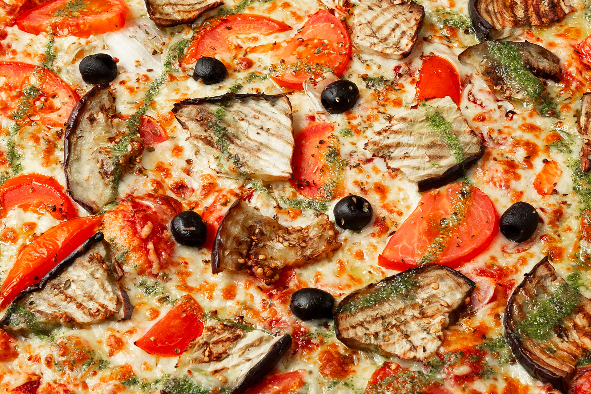 Pizza aubergine en gros plan