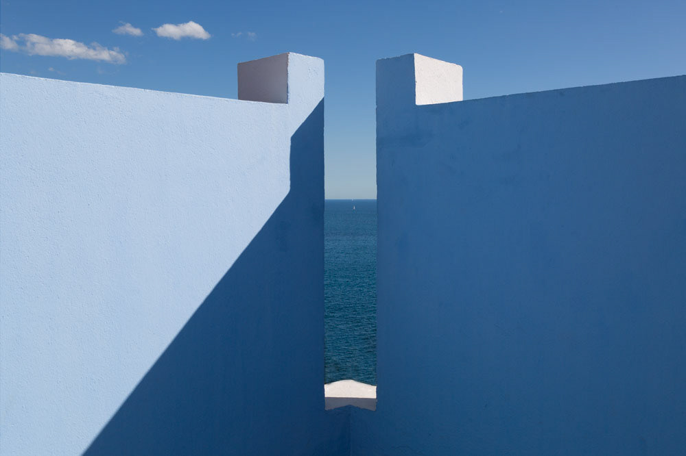 © Audrey Coatleven x Ricardo Bofill - La Muralla Roja Blue