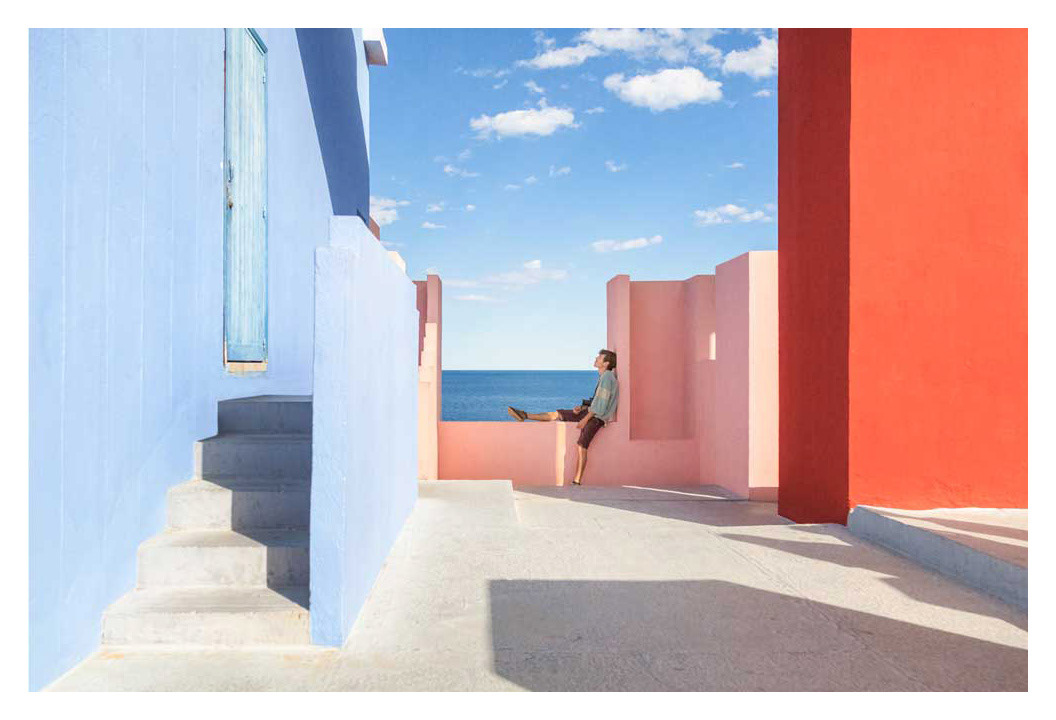 © Audrey Coatleven x Ricardo Bofill - La Muralla Roja - Dali