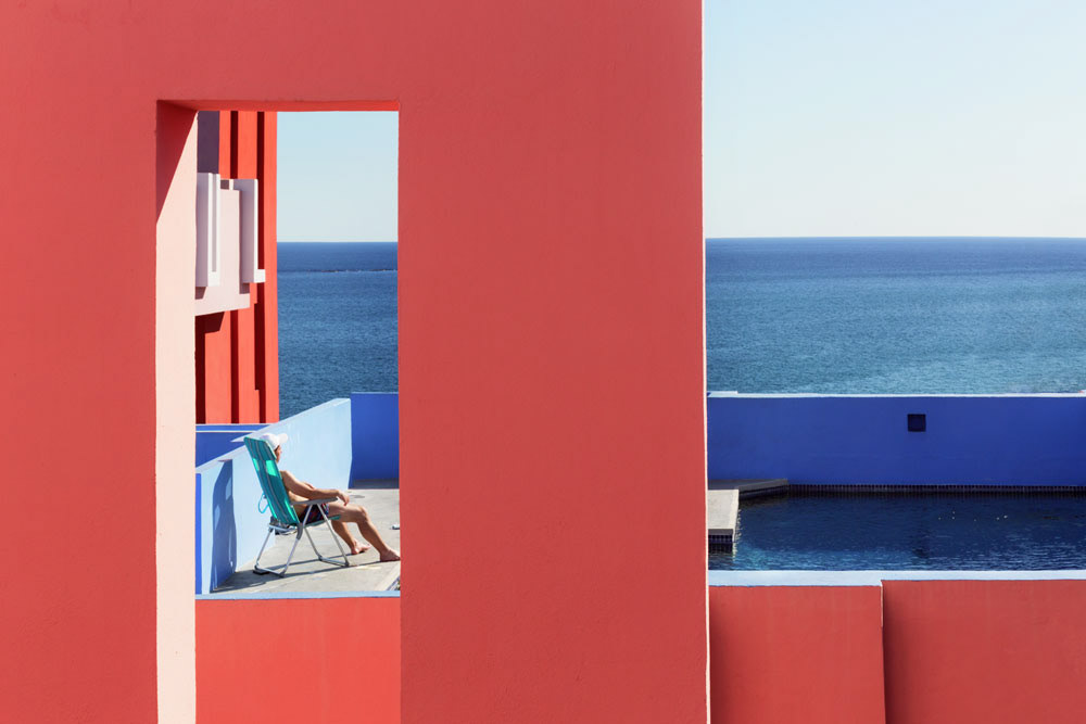 © Audrey Coatleven x Ricardo Bofill - La Muralla Roja - La Piscine