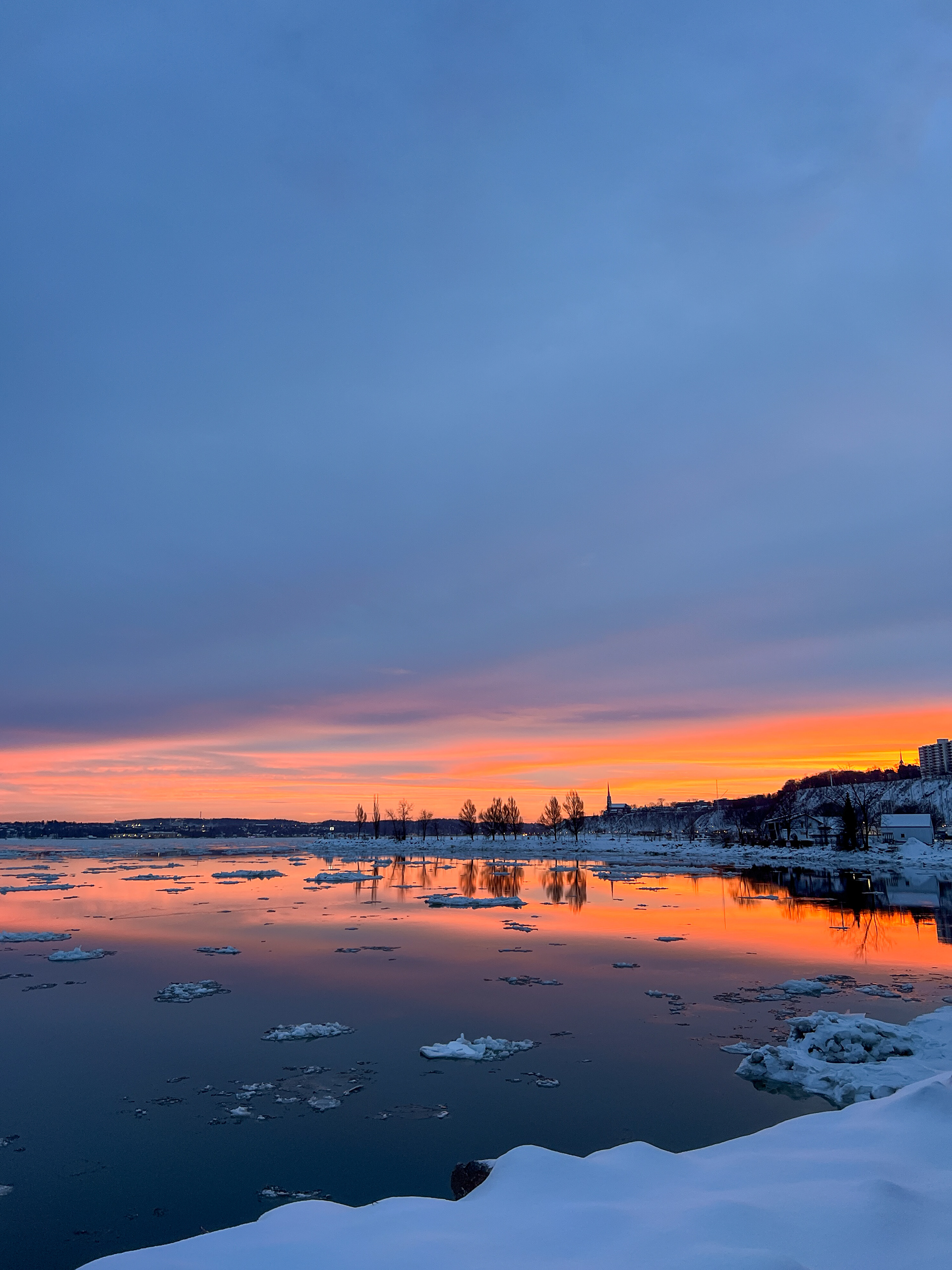 Canada 25' Spotlight