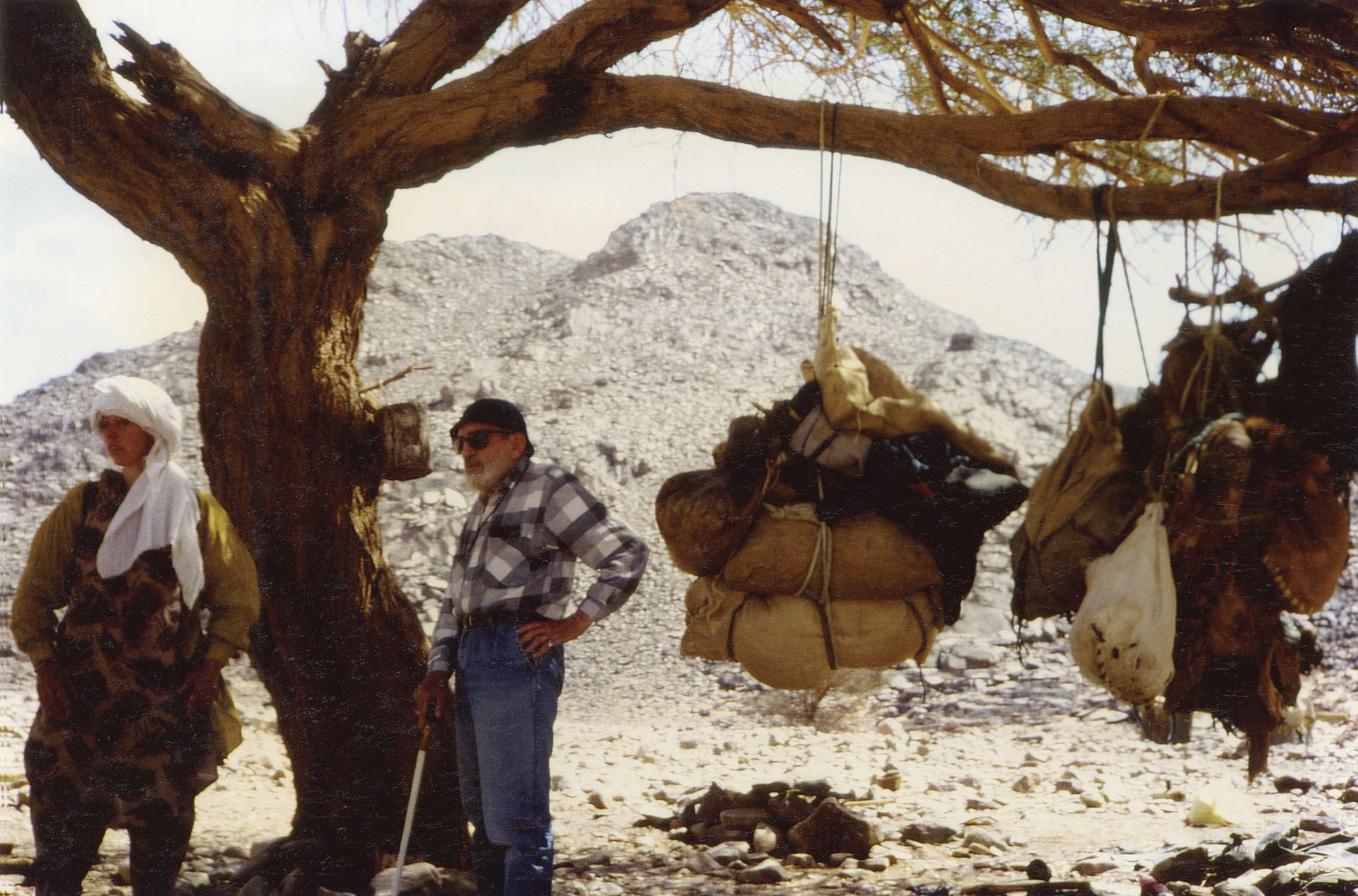Dans l'Adrar Ahnet, avec Théodore Monod. Algérie. 1993