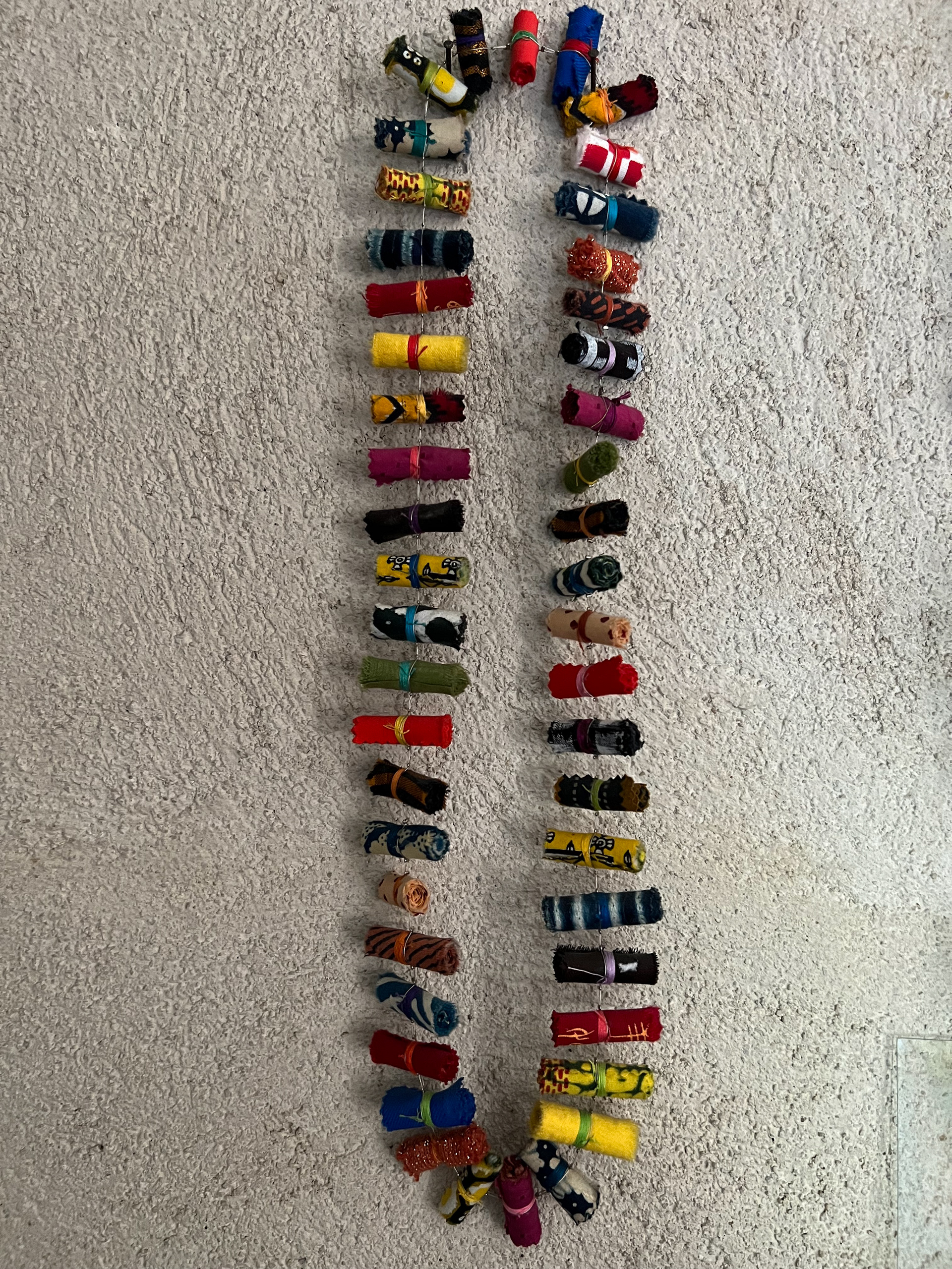 « Sautoir » doublé . Tissus multi-variés