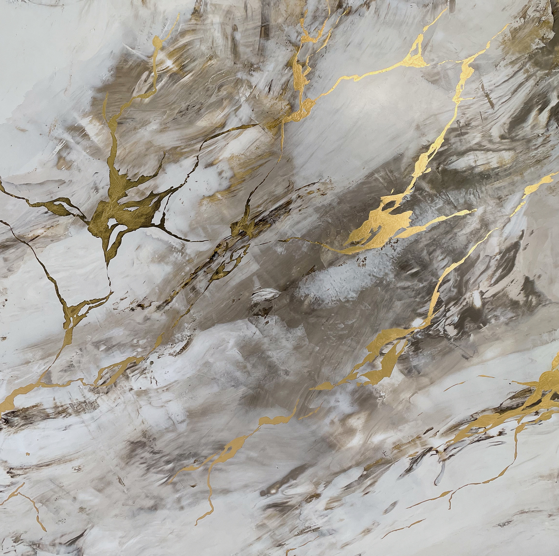 Marble finish and gold leaves