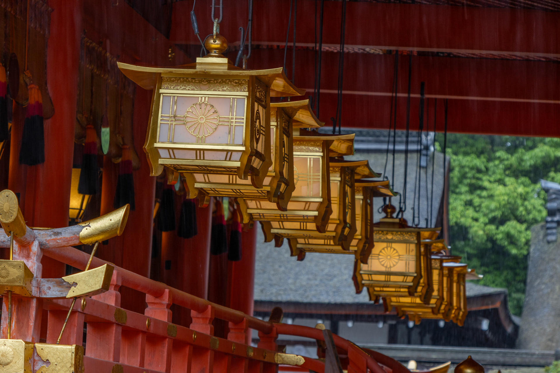 Golden lanterns, Fushimi Inari Taisha
