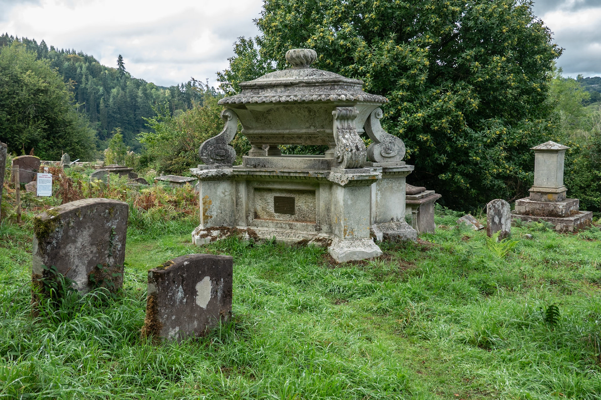 Grandiose tomb, Ruins of St Mary's Church