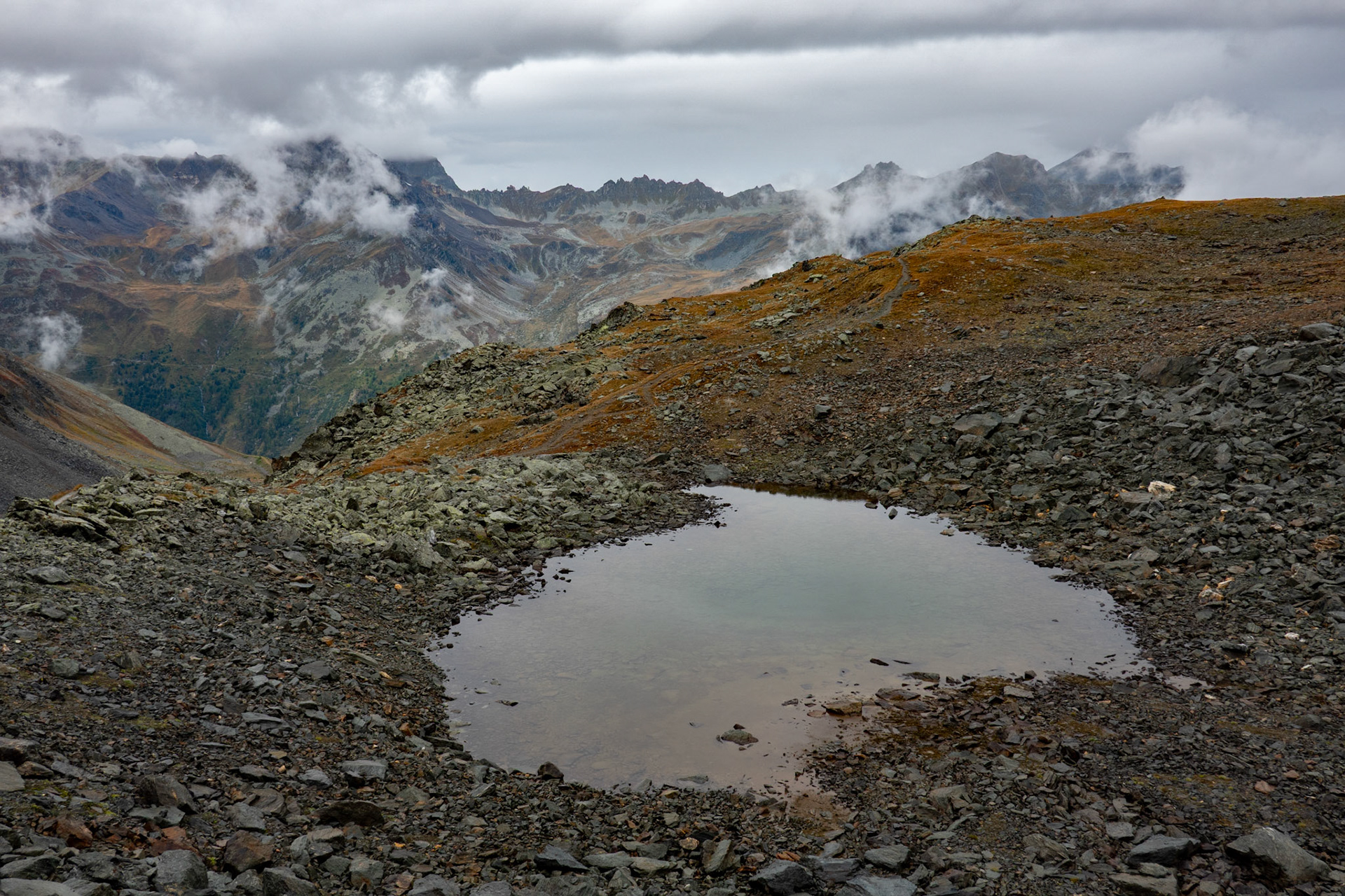 Cirque near the pass. Australia Lake