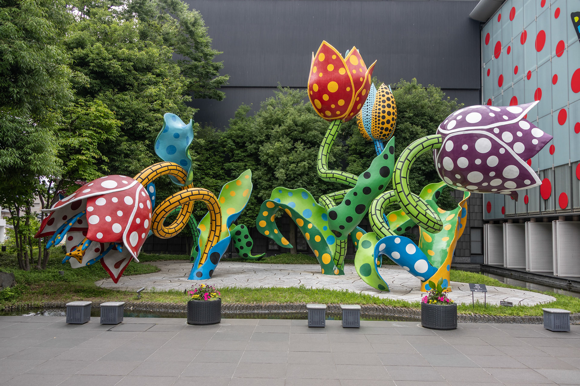 The Visionary Flowers - Yoyai Kusama. Matsumoto Art Gallery