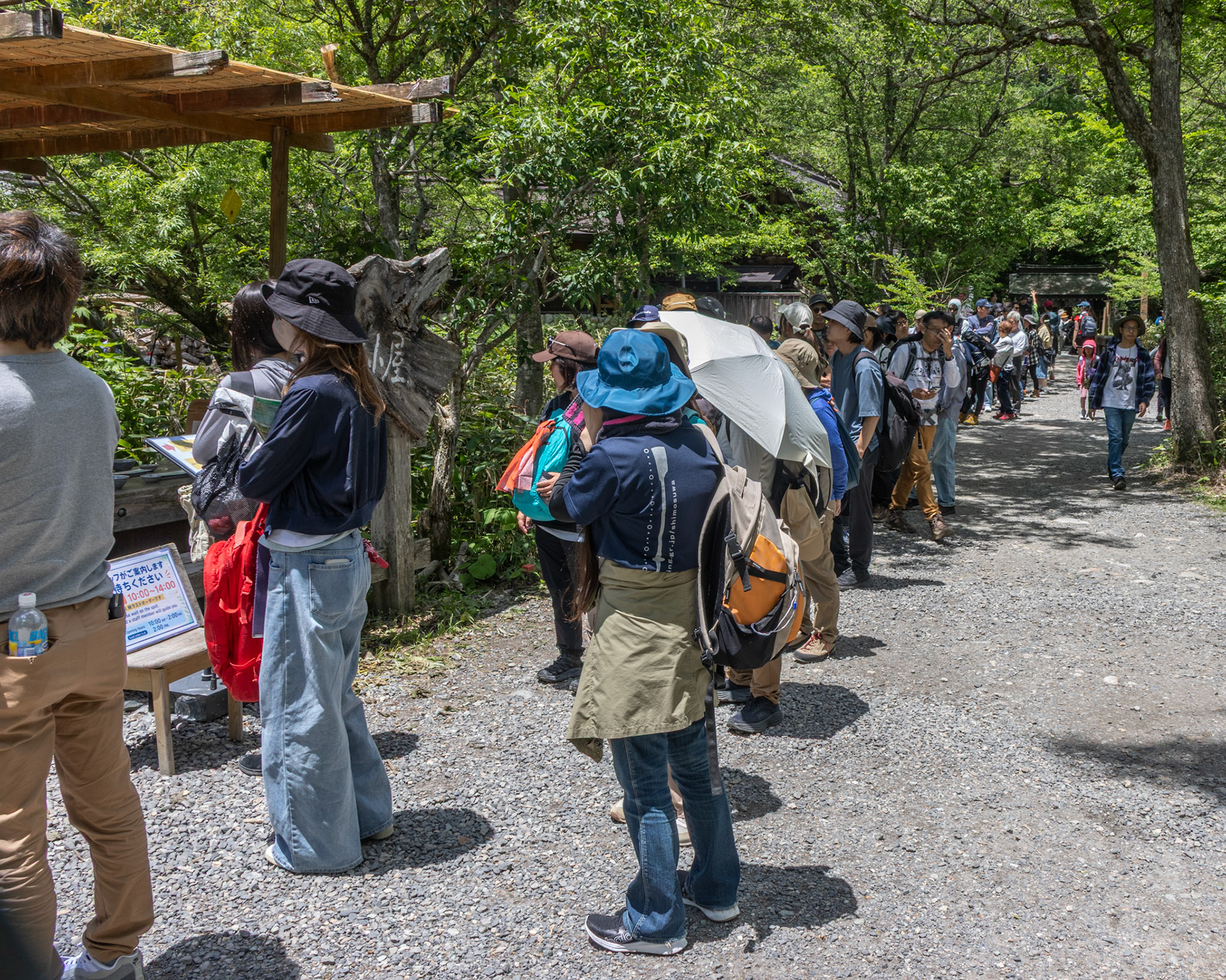 Lunch queue. A popular spot