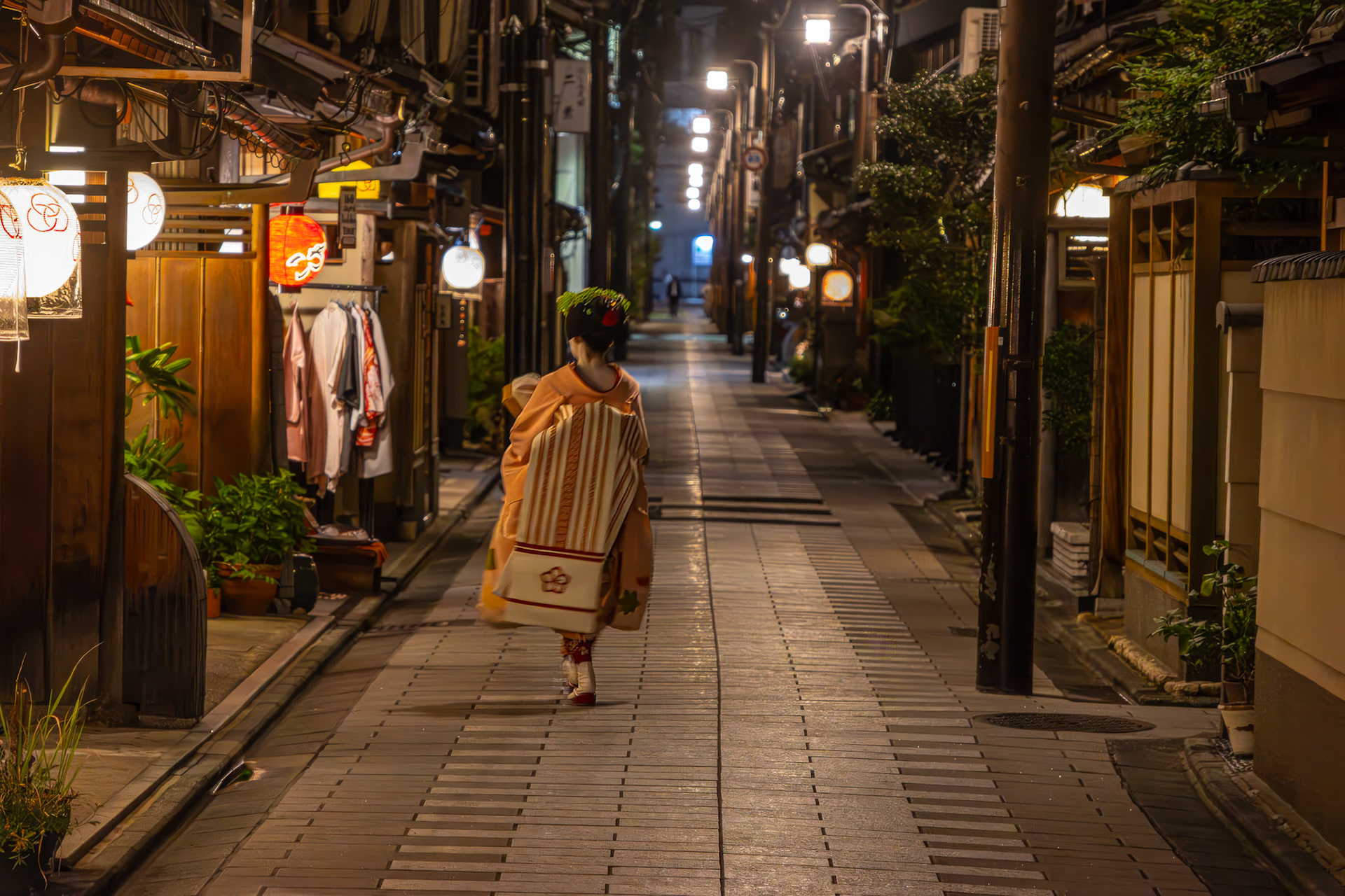 Geisha going home, Gion district